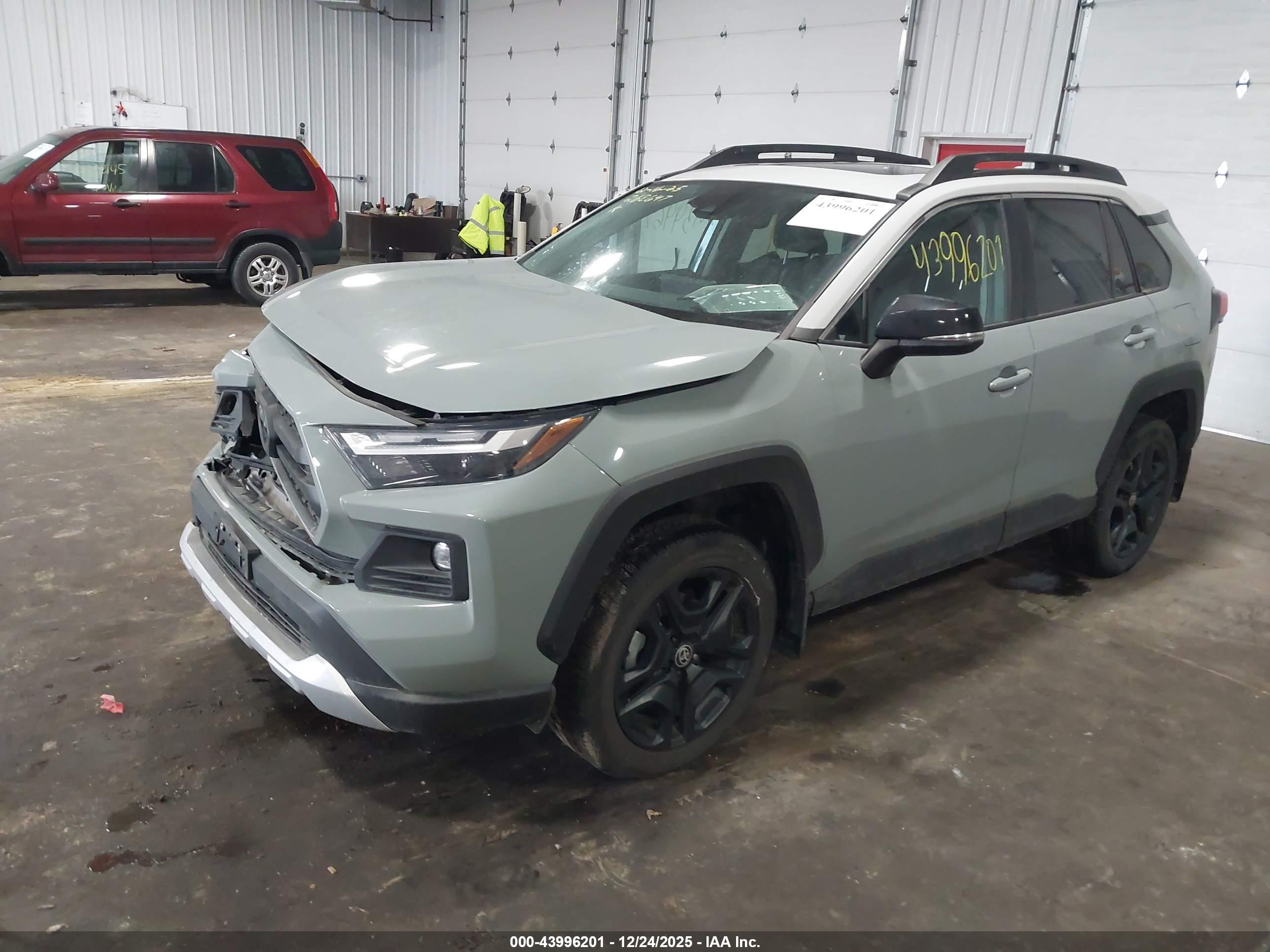 TOYOTA RAV4 image 2