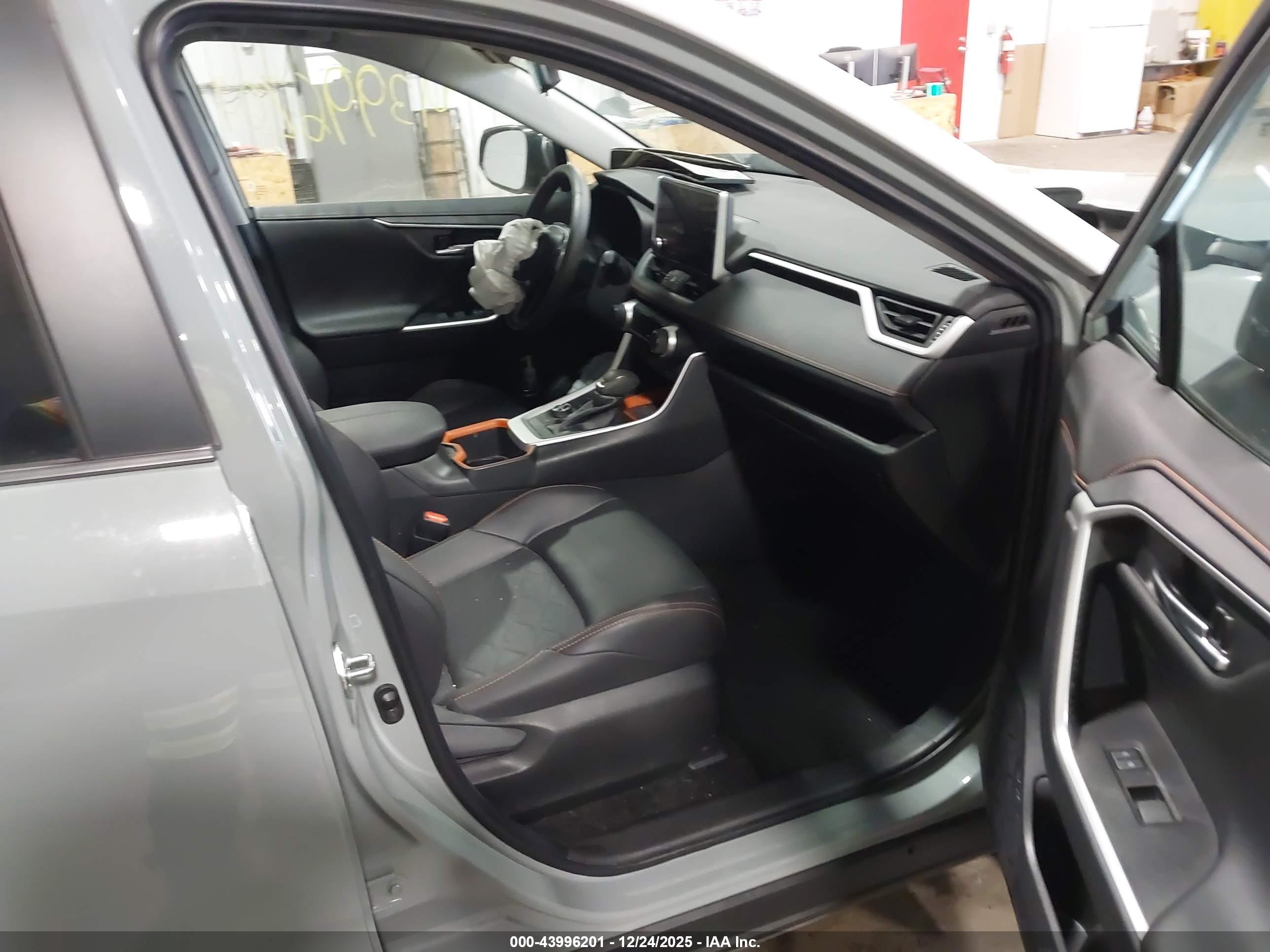 TOYOTA RAV4 image 5