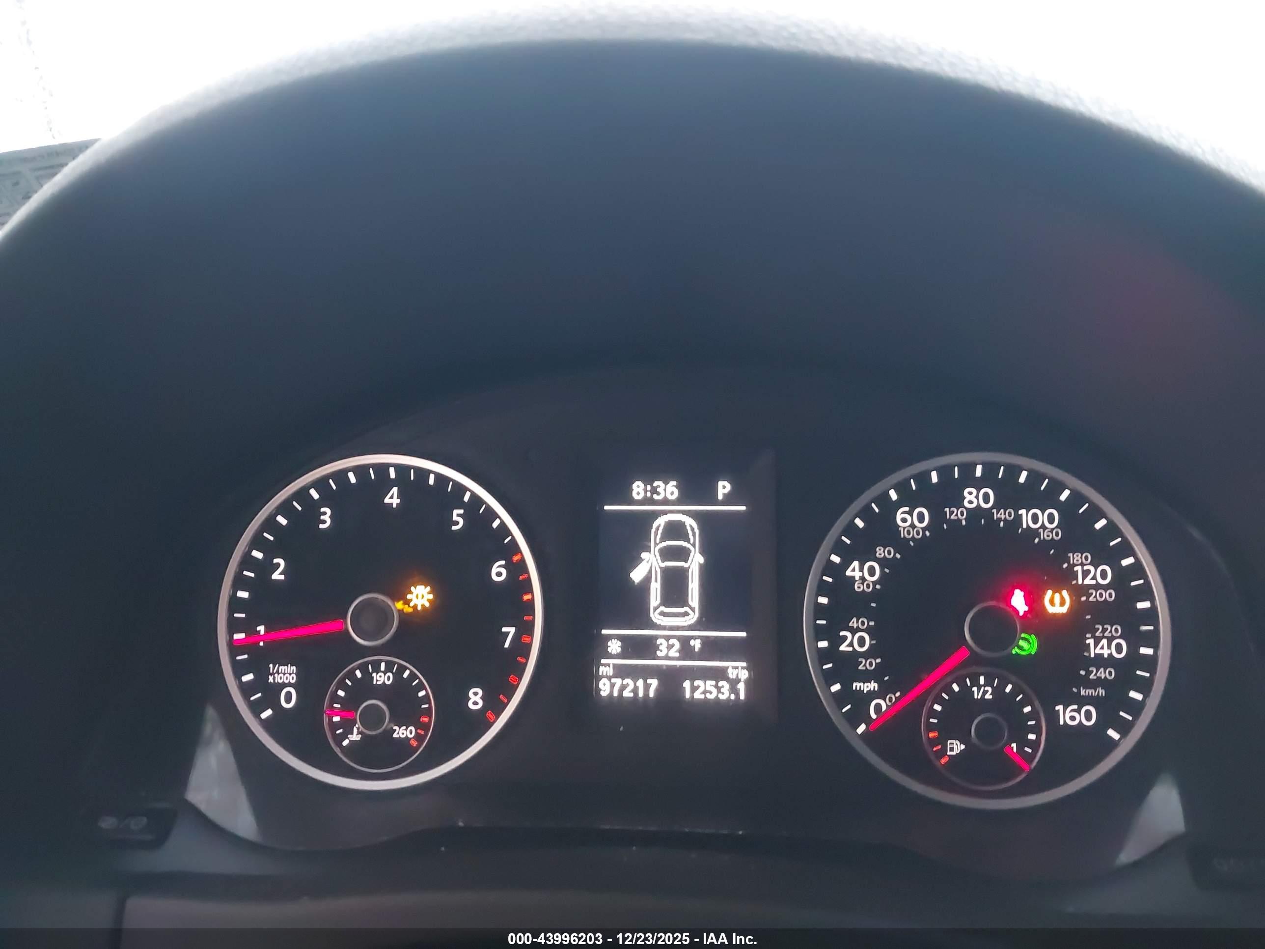 VOLKSWAGEN TIGUAN image 7