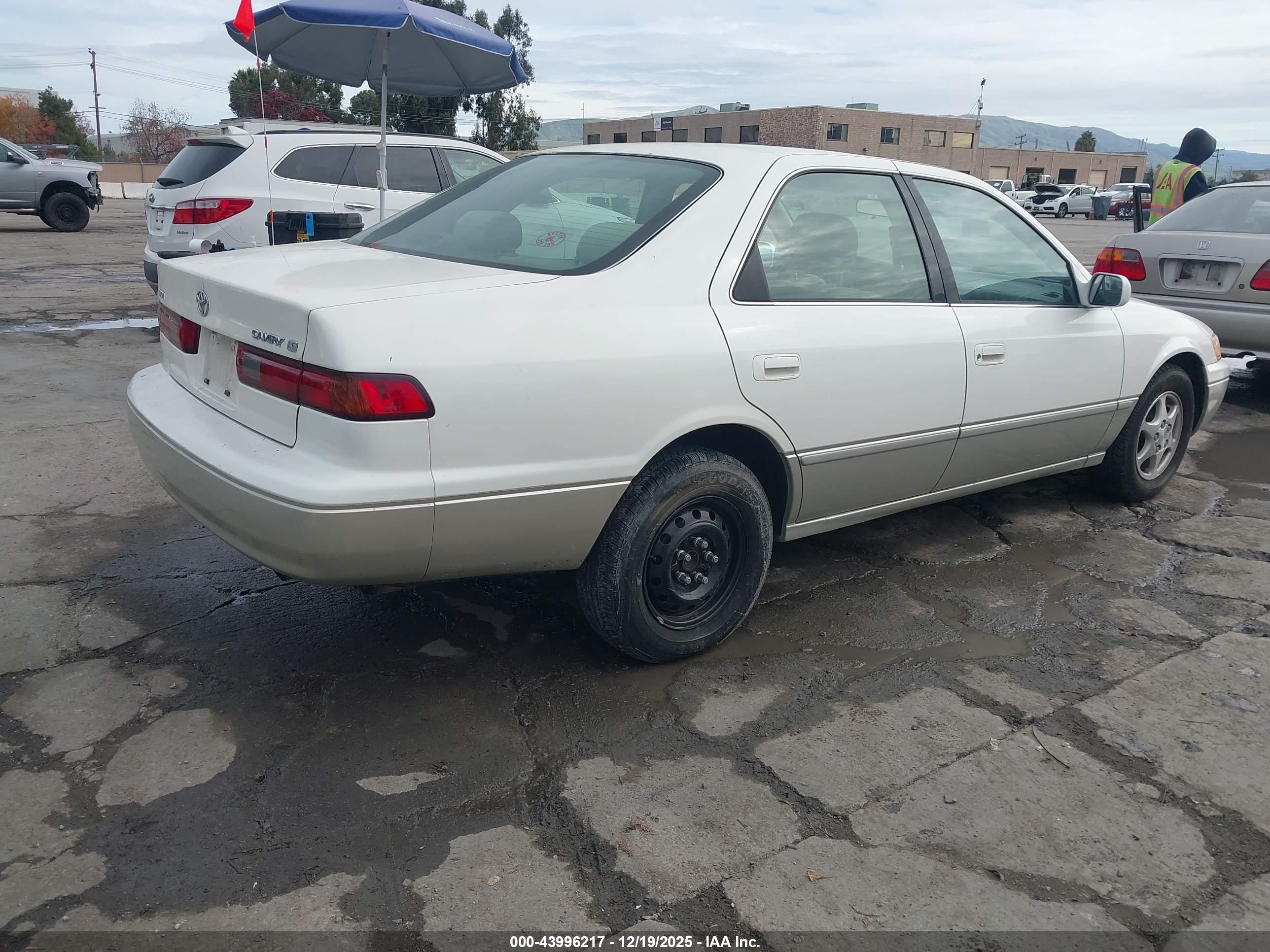 TOYOTA CAMRY image 4