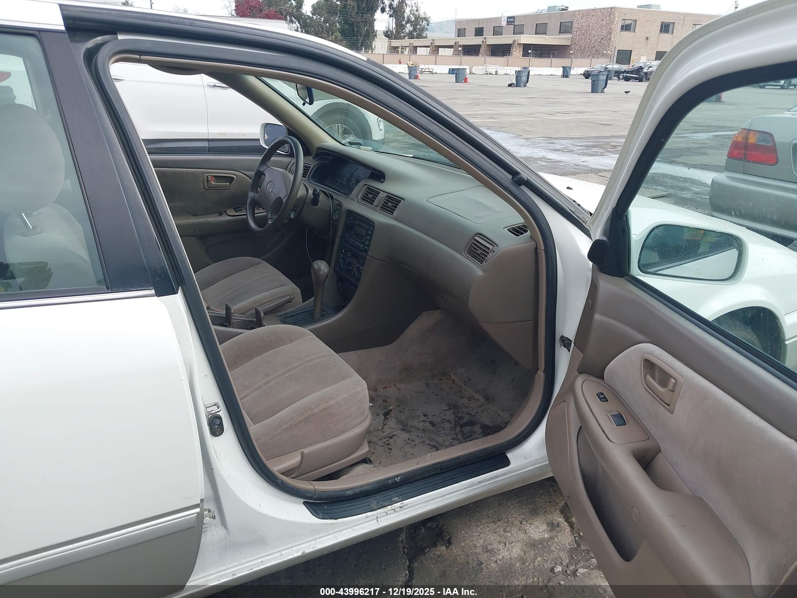 TOYOTA CAMRY image 5