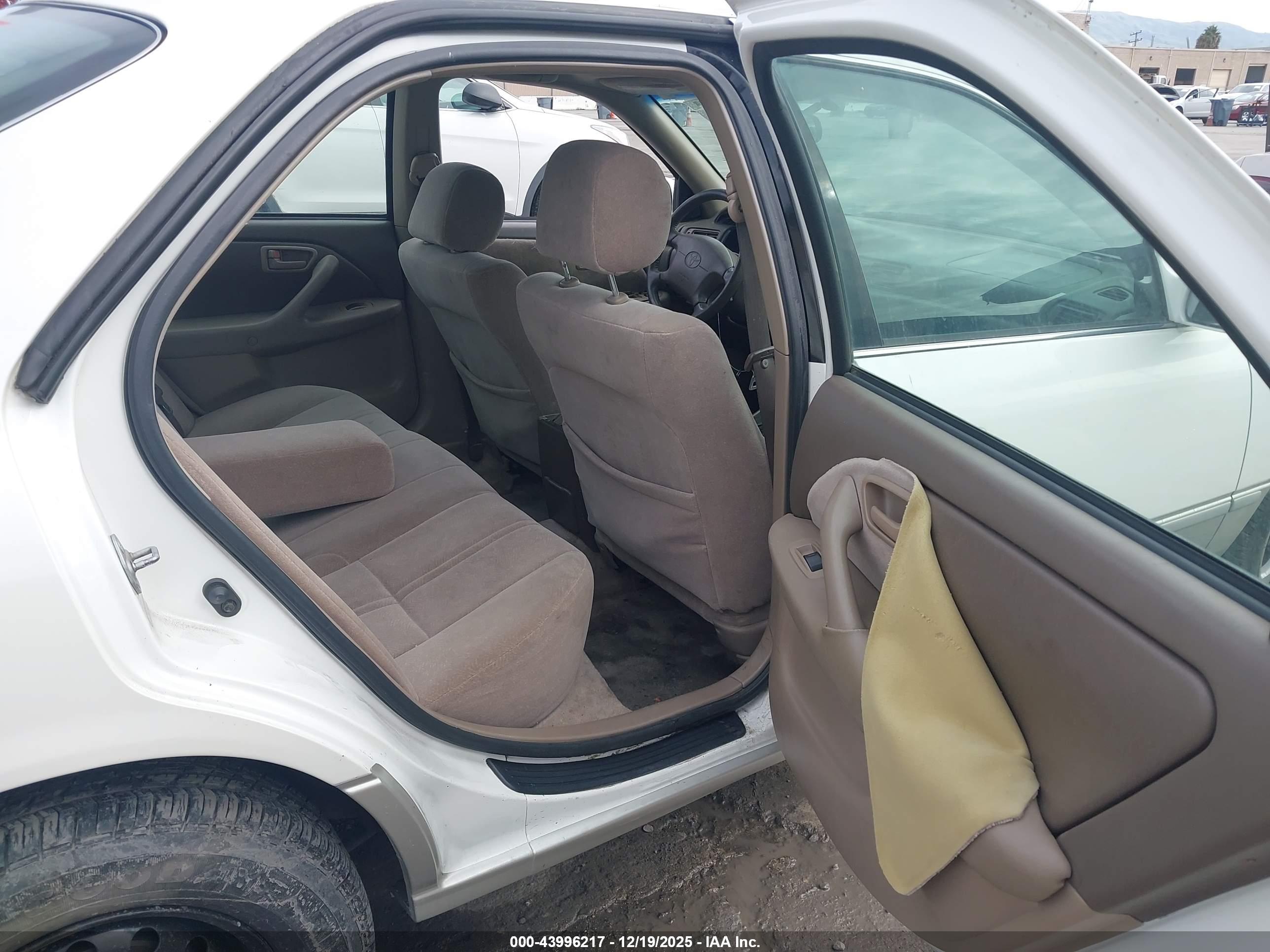 TOYOTA CAMRY image 8