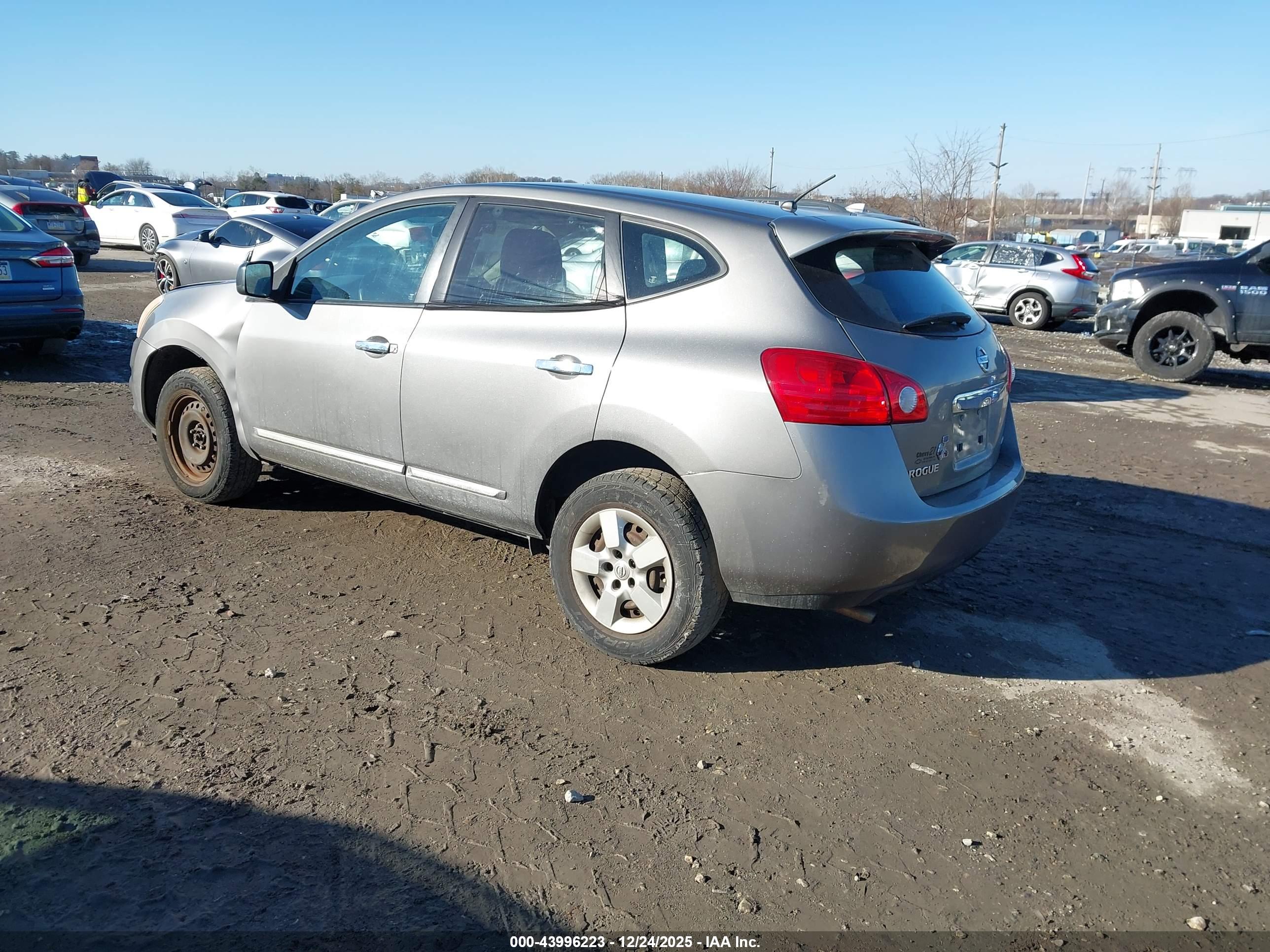 NISSAN ROGUE image 3