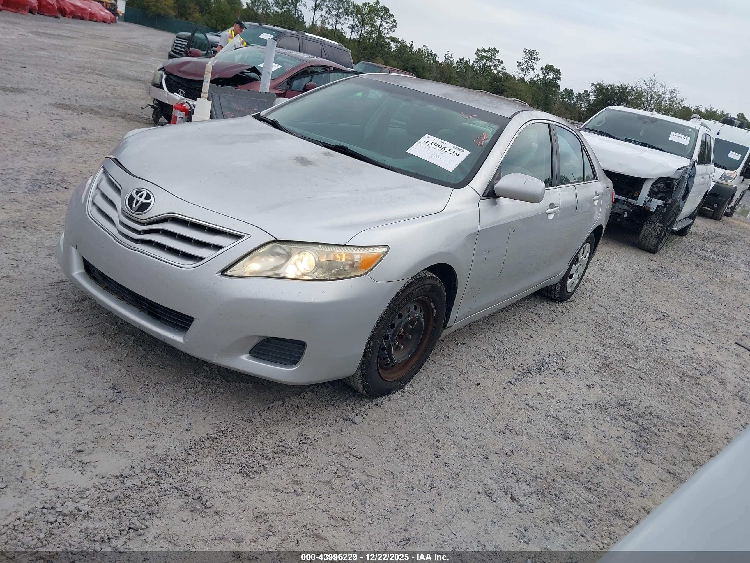 TOYOTA CAMRY image 2