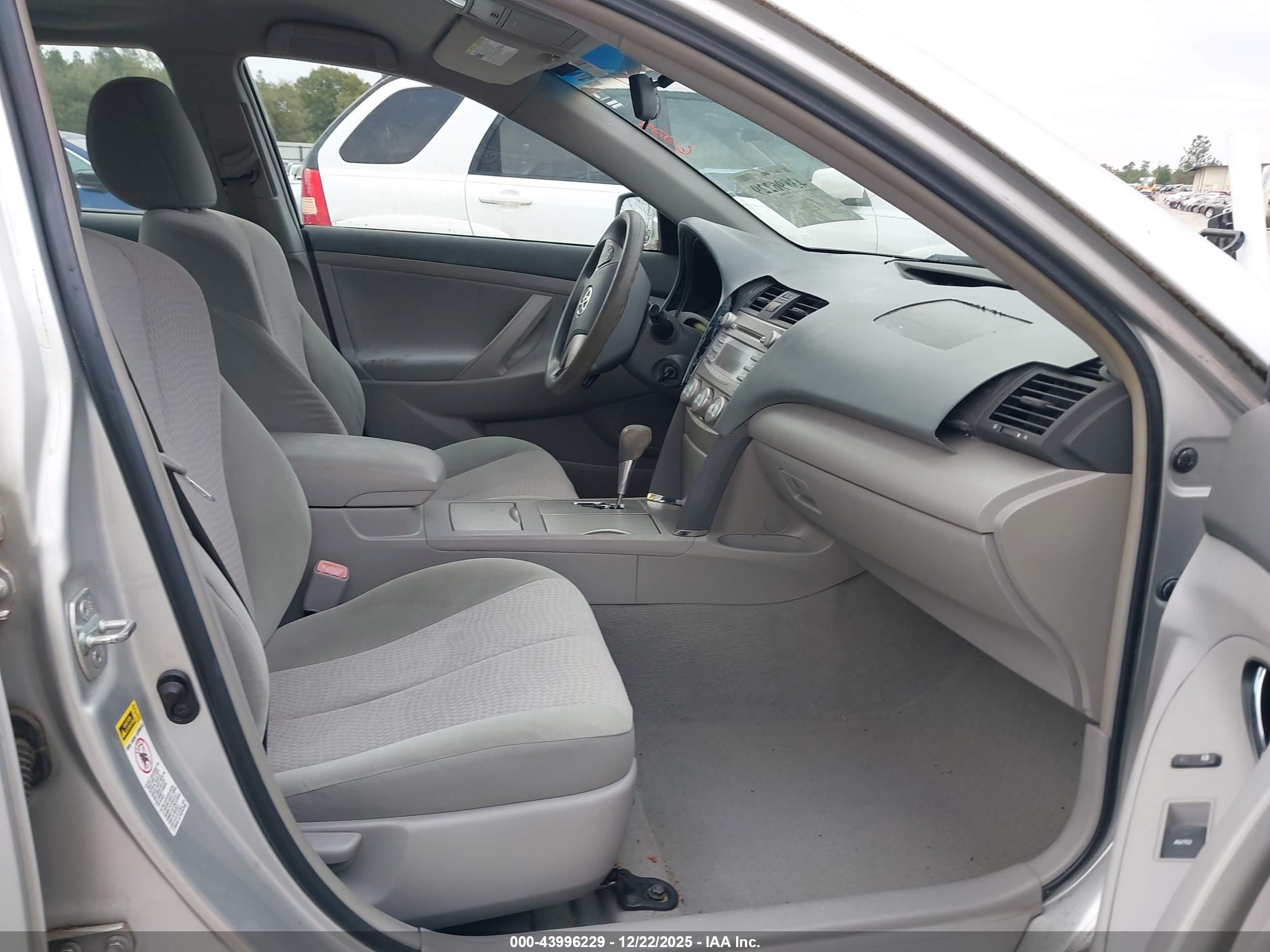 TOYOTA CAMRY image 5