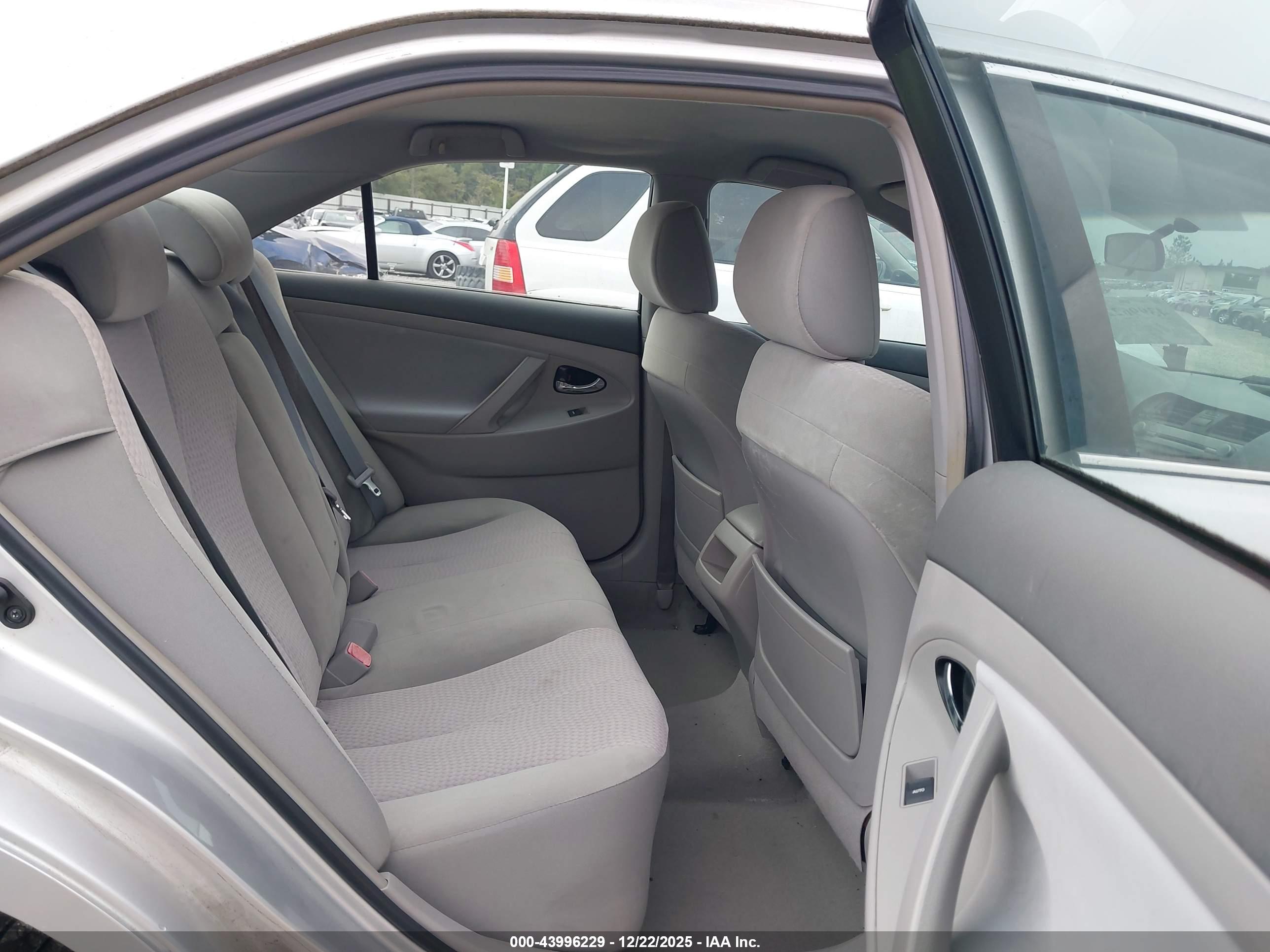TOYOTA CAMRY image 8