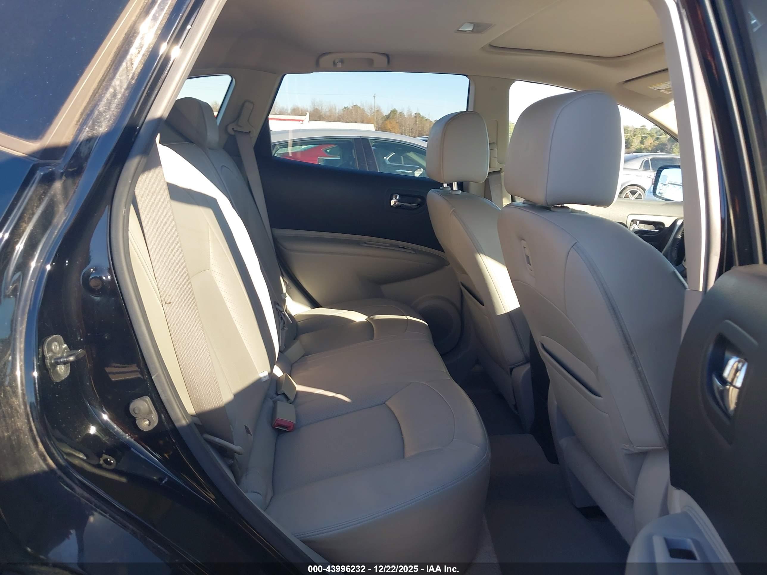 NISSAN ROGUE image 8