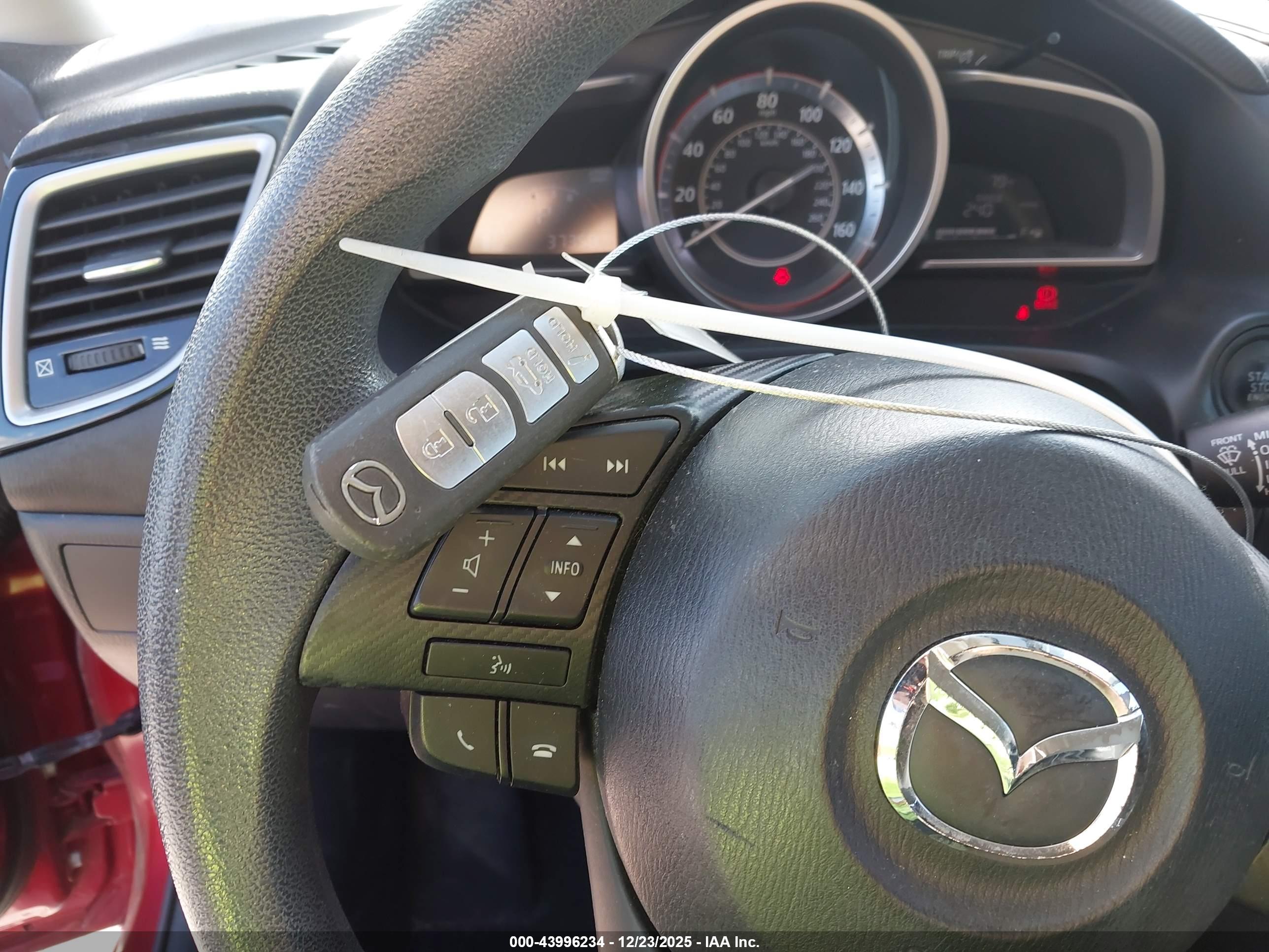 MAZDA MAZDA3 image 11