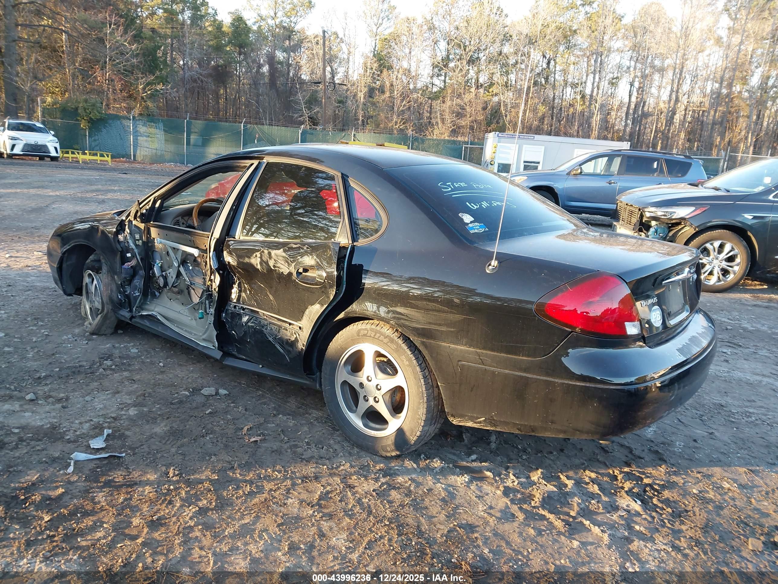 FORD TAURUS image 3