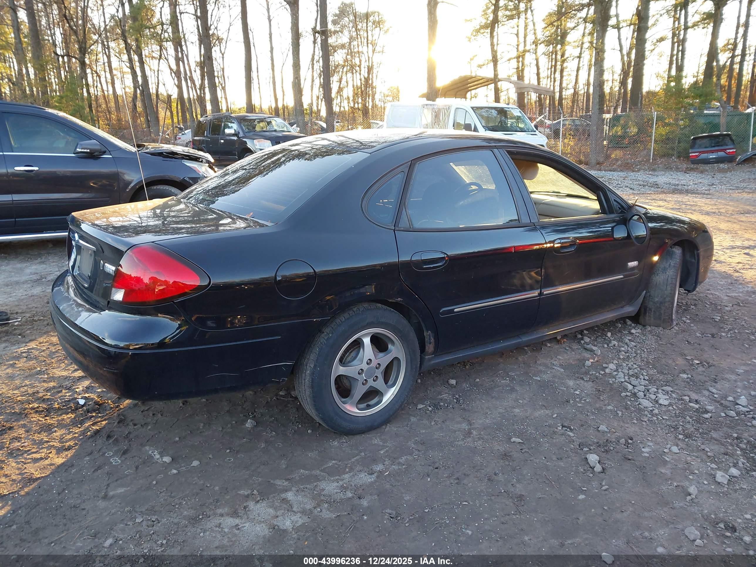 FORD TAURUS image 4