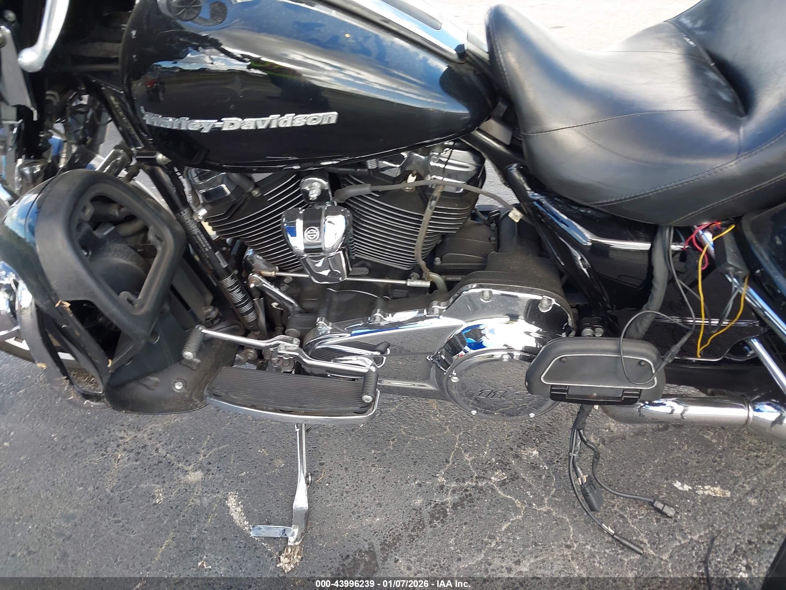 HARLEY-DAVIDSON FLHTK image 9