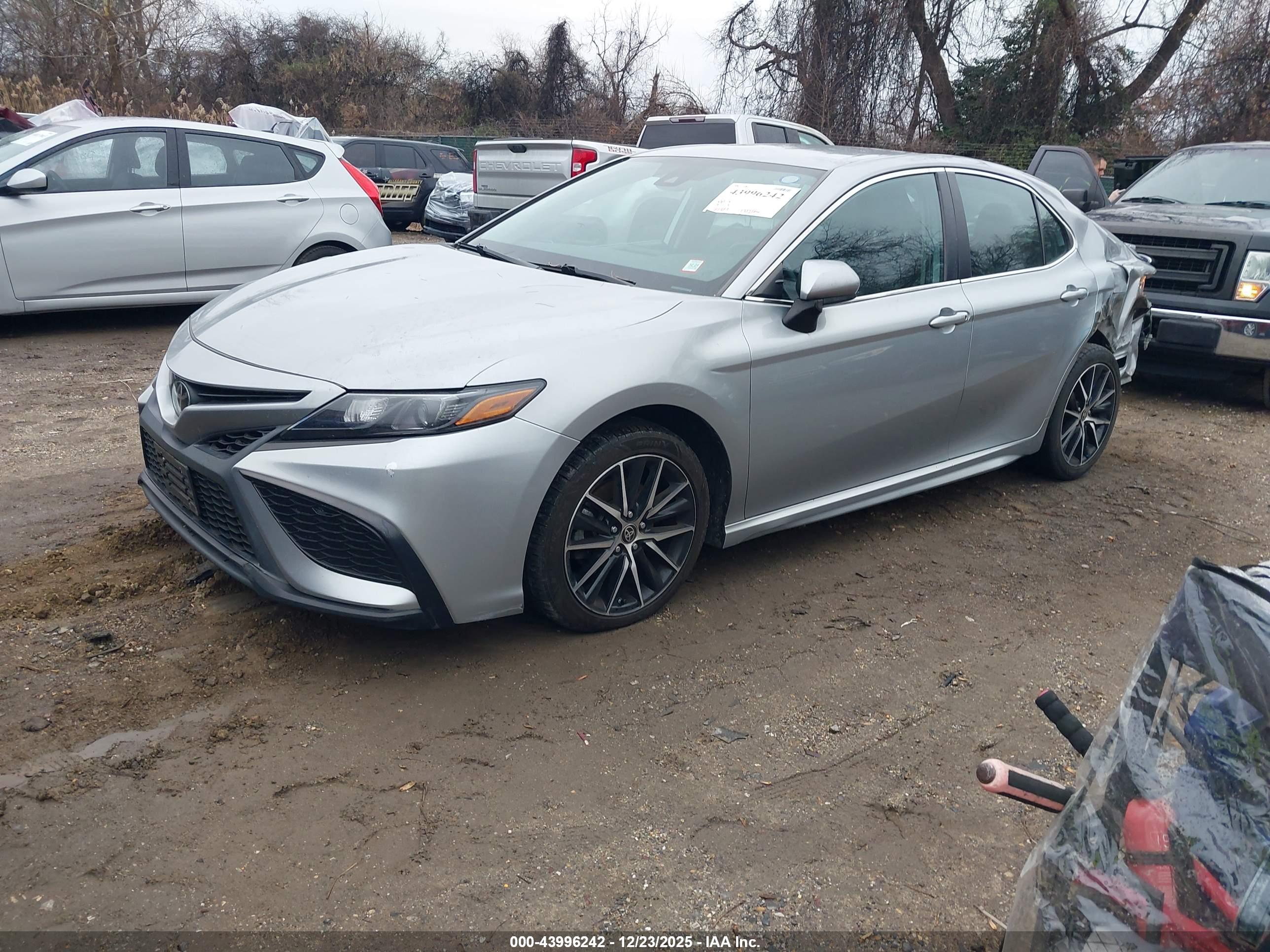TOYOTA CAMRY image 2