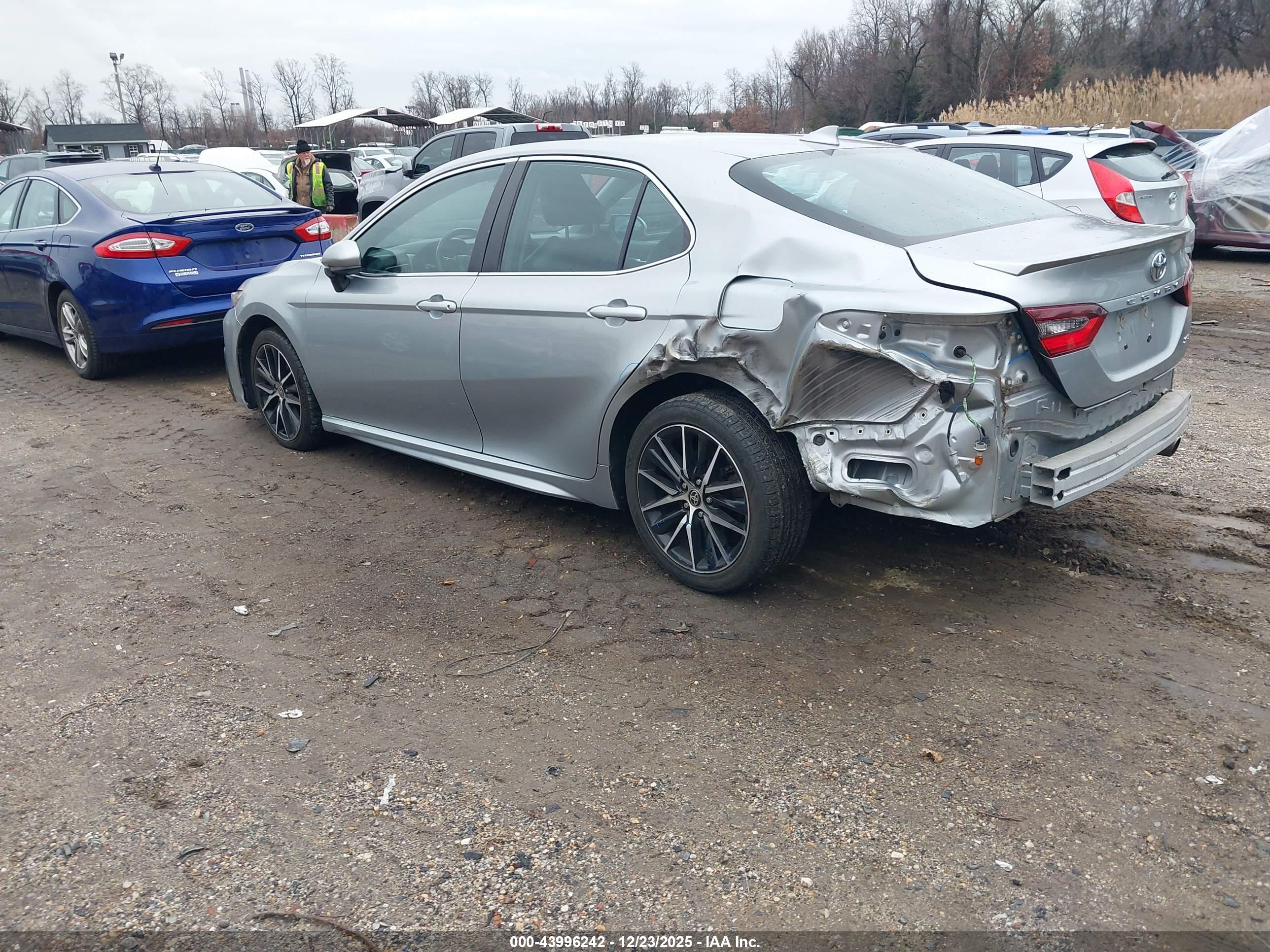 TOYOTA CAMRY image 3