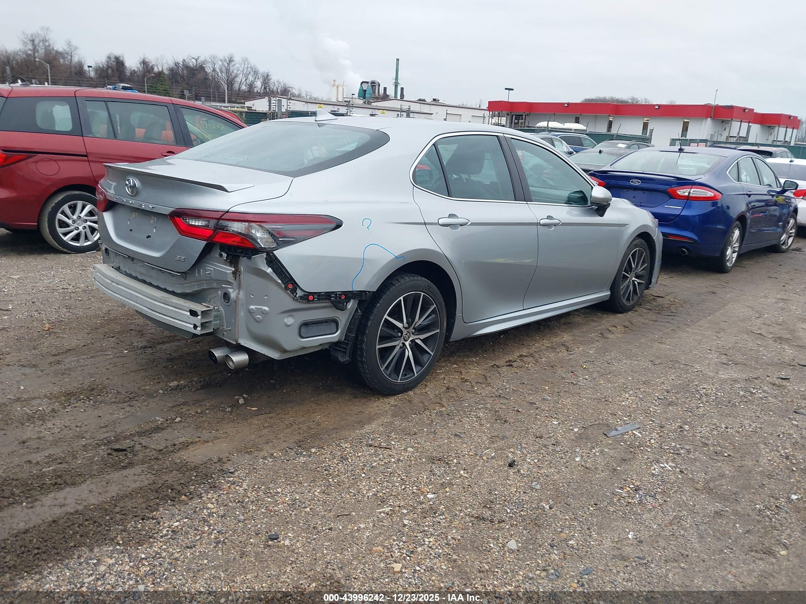 TOYOTA CAMRY image 4