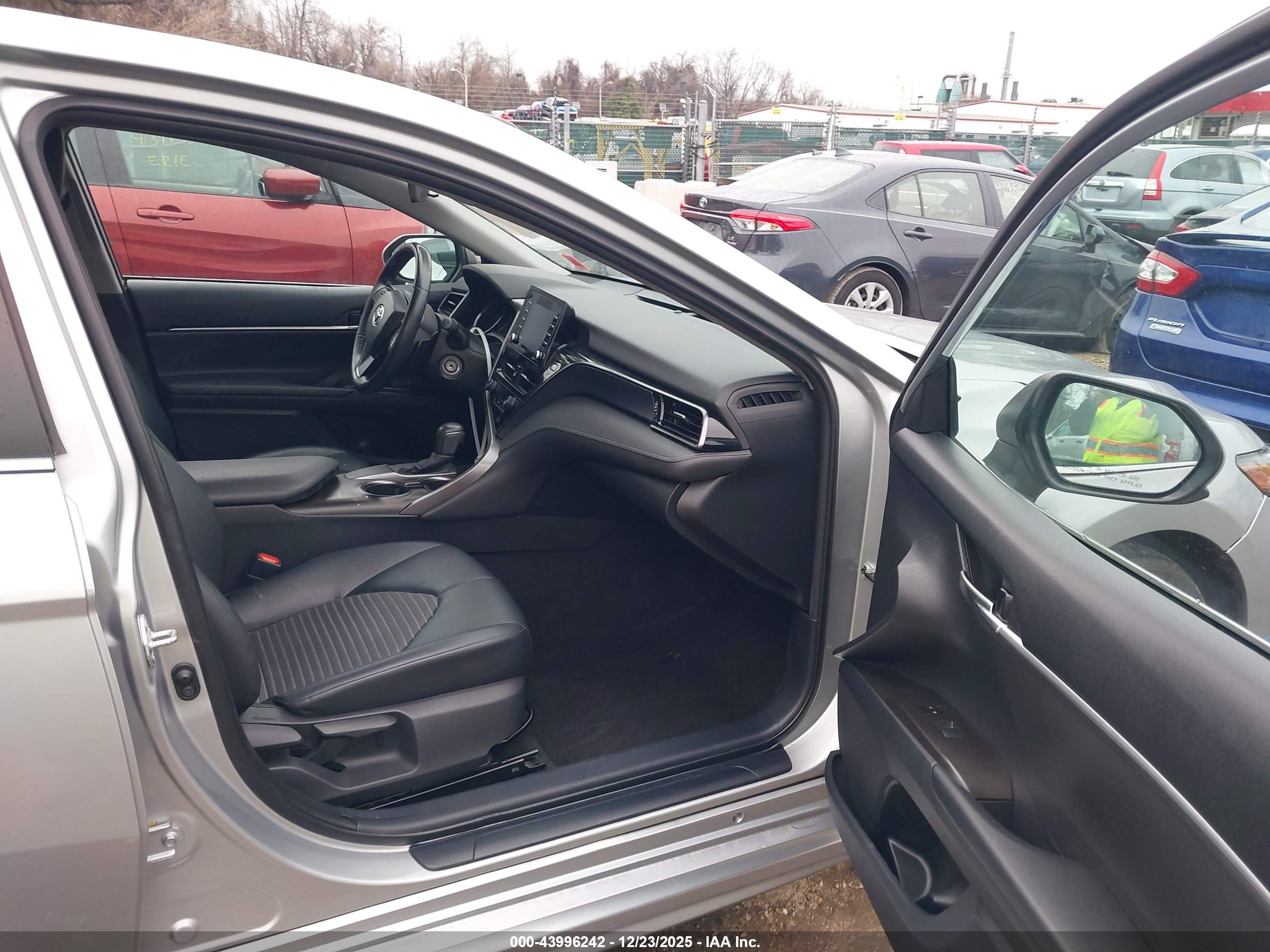 TOYOTA CAMRY image 5