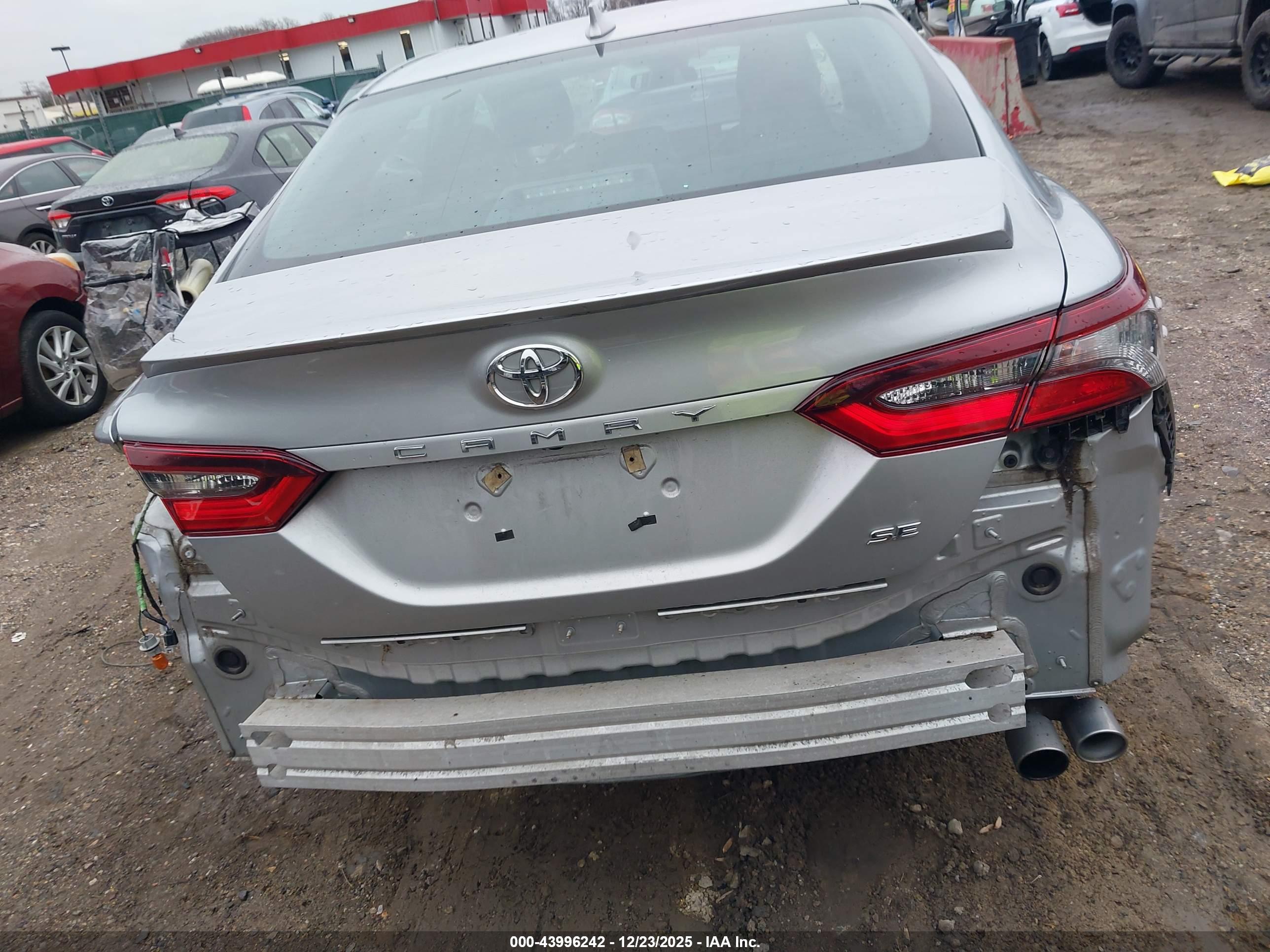 TOYOTA CAMRY image 6