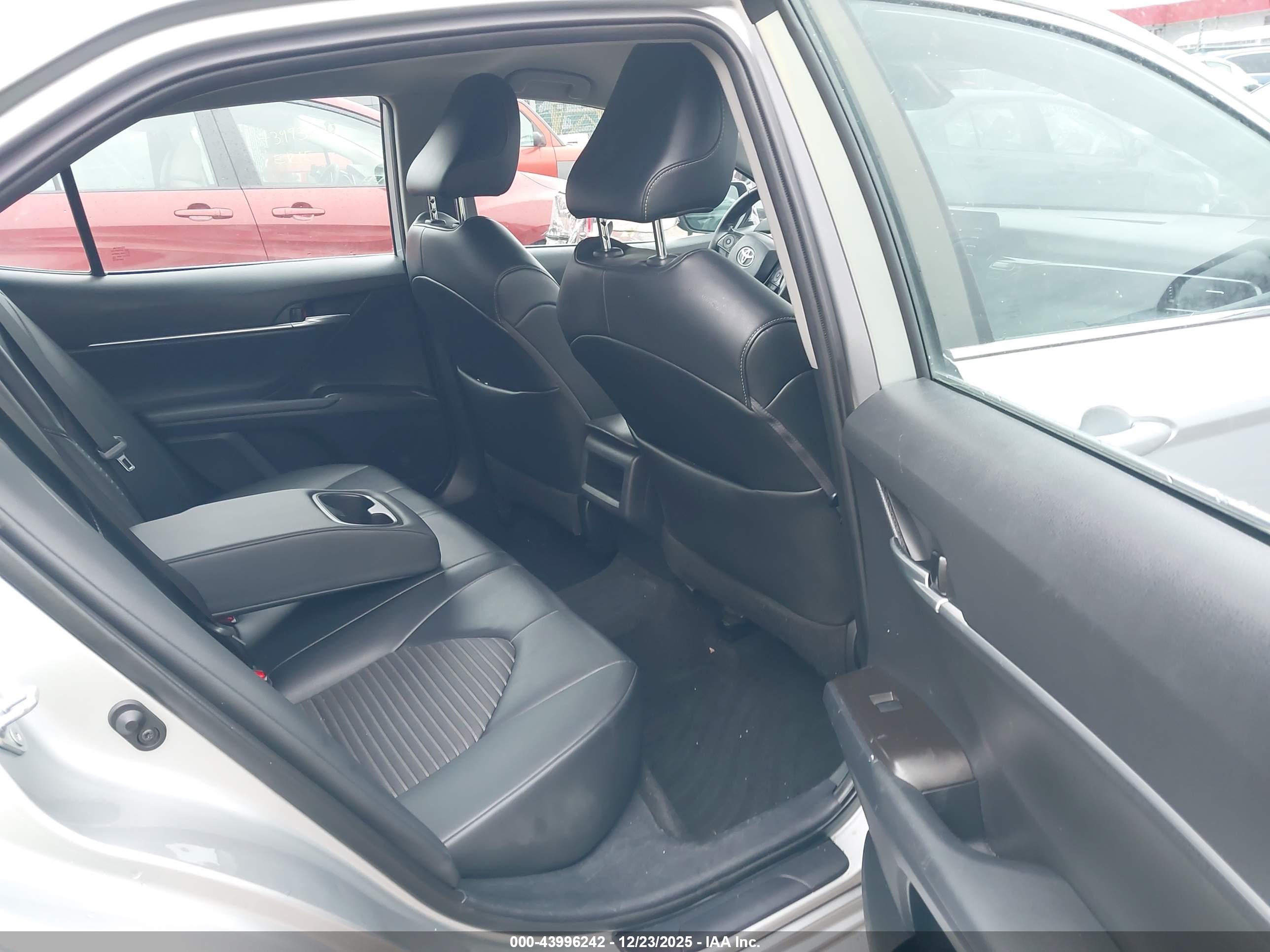 TOYOTA CAMRY image 8