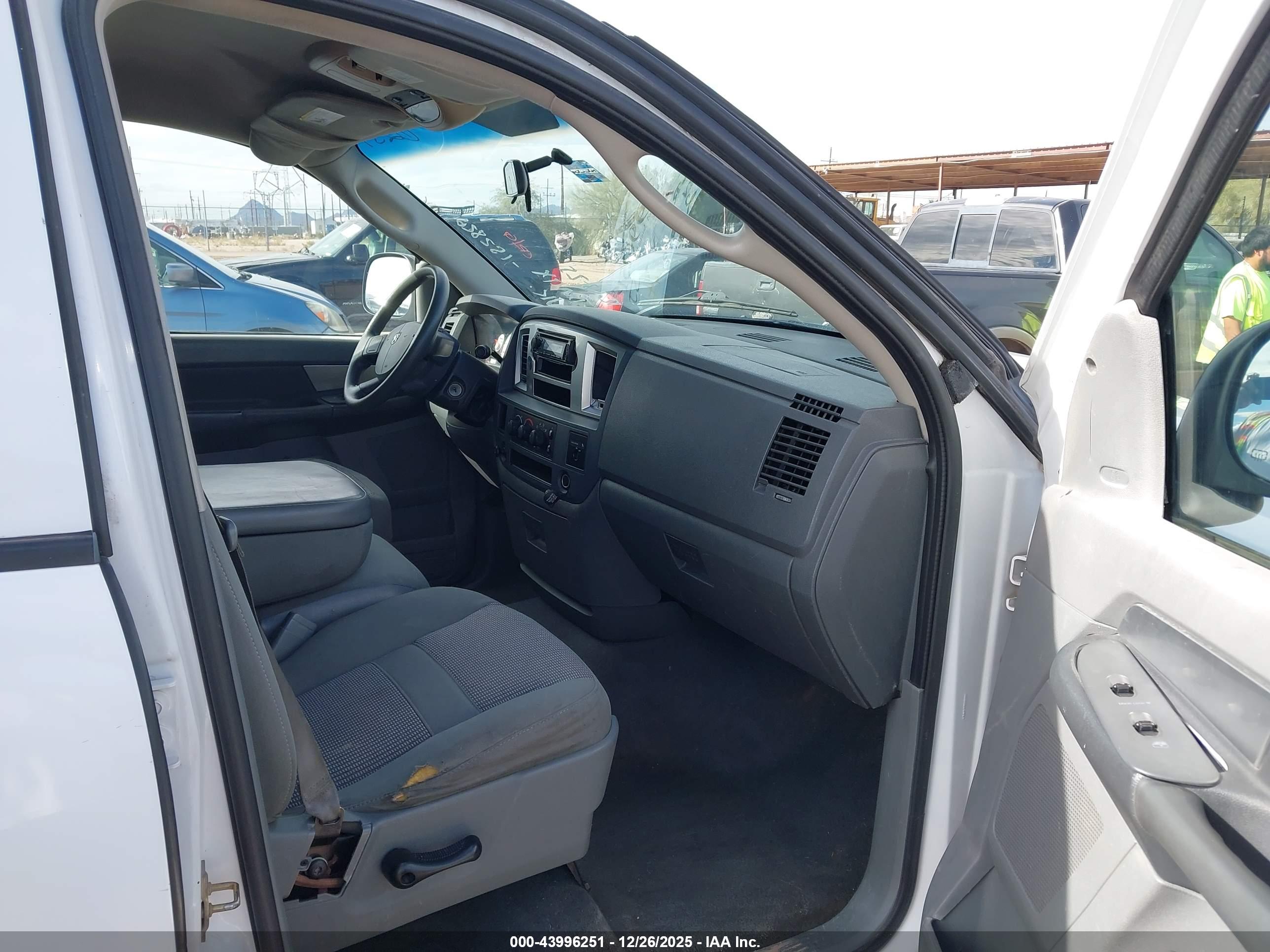 DODGE RAM image 5