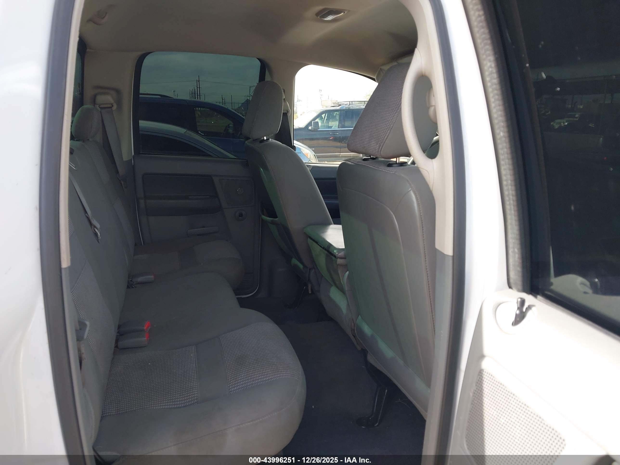 DODGE RAM image 8