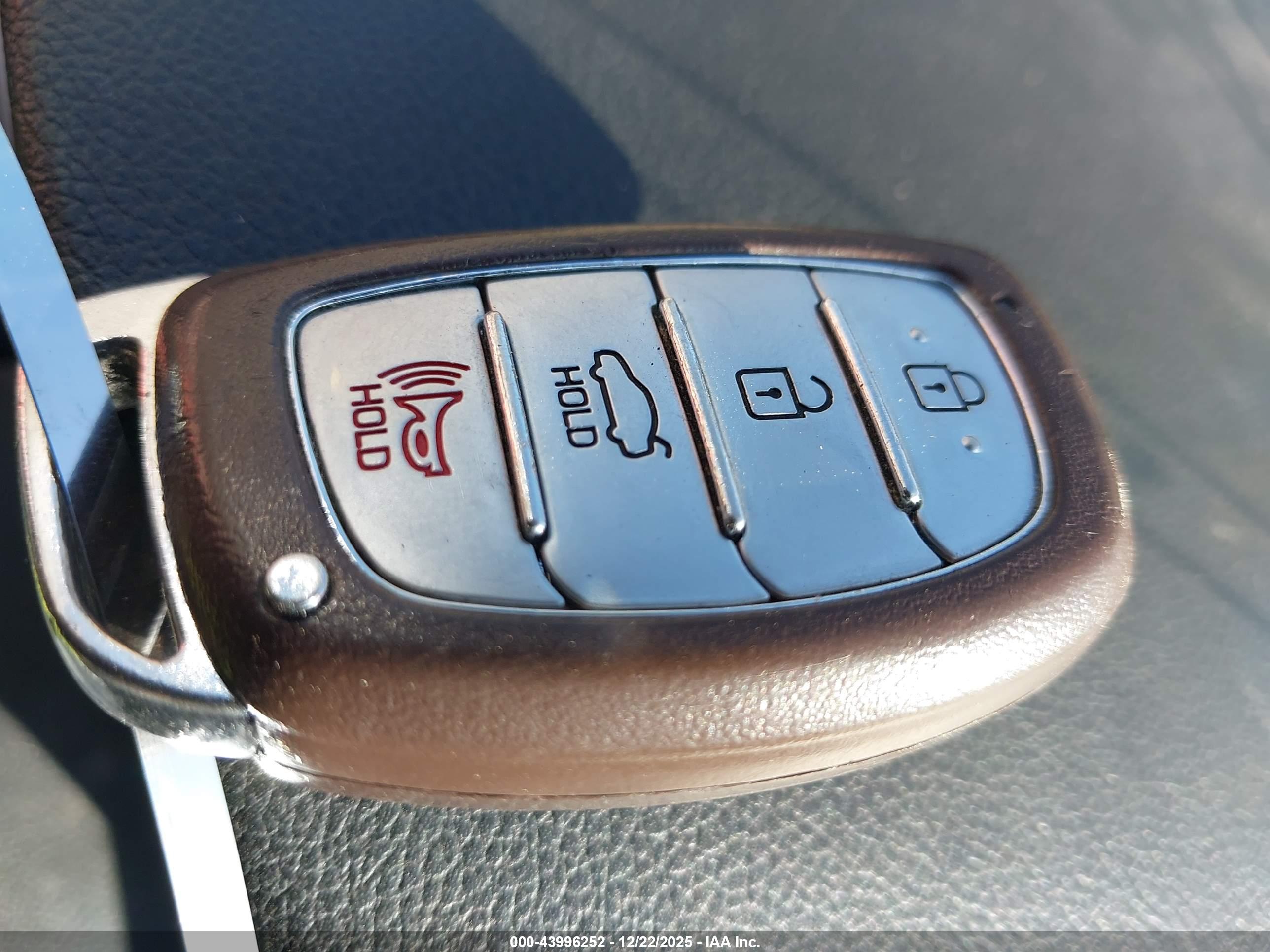 HYUNDAI ELANTRA image 11