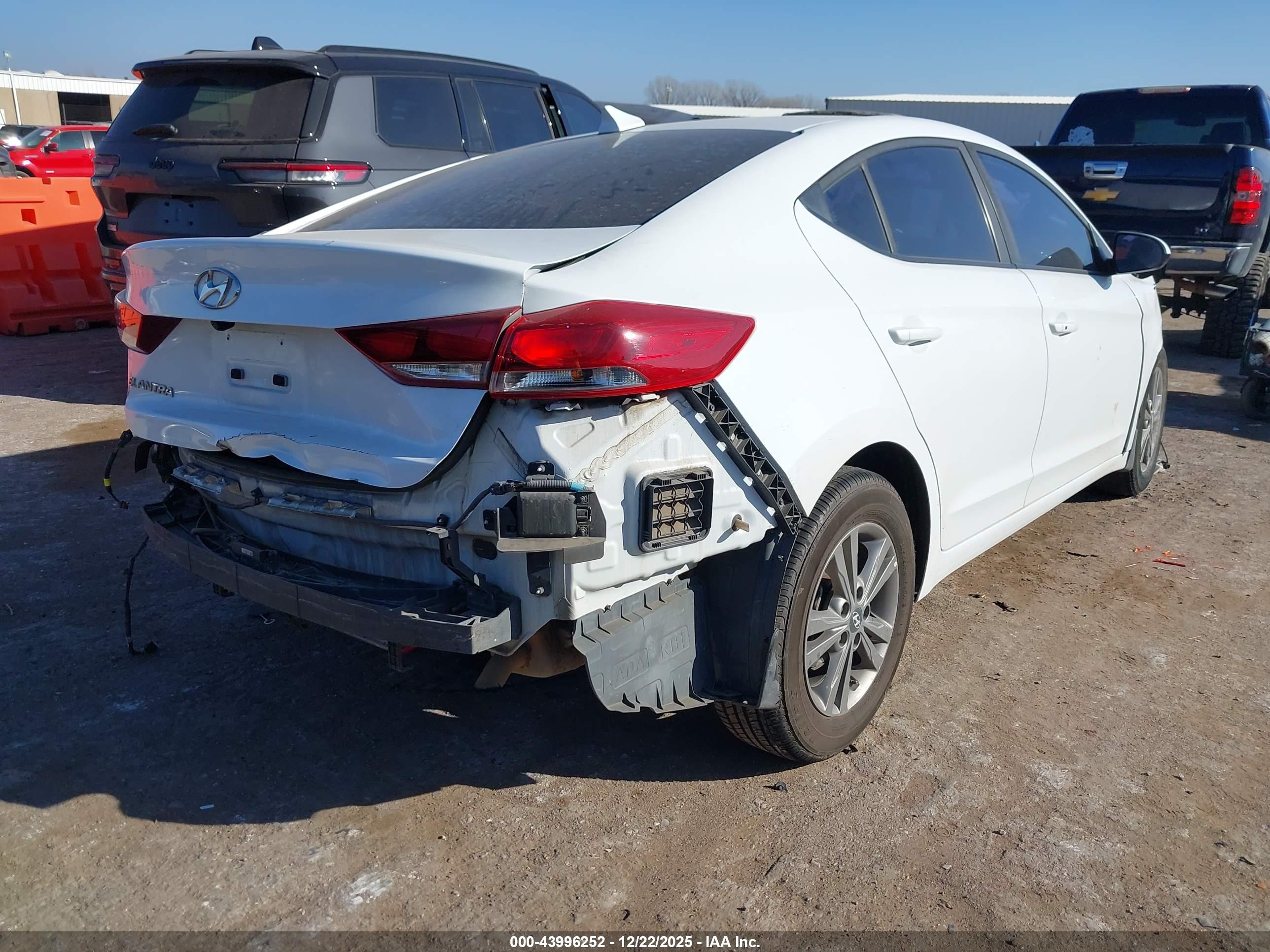 HYUNDAI ELANTRA image 4