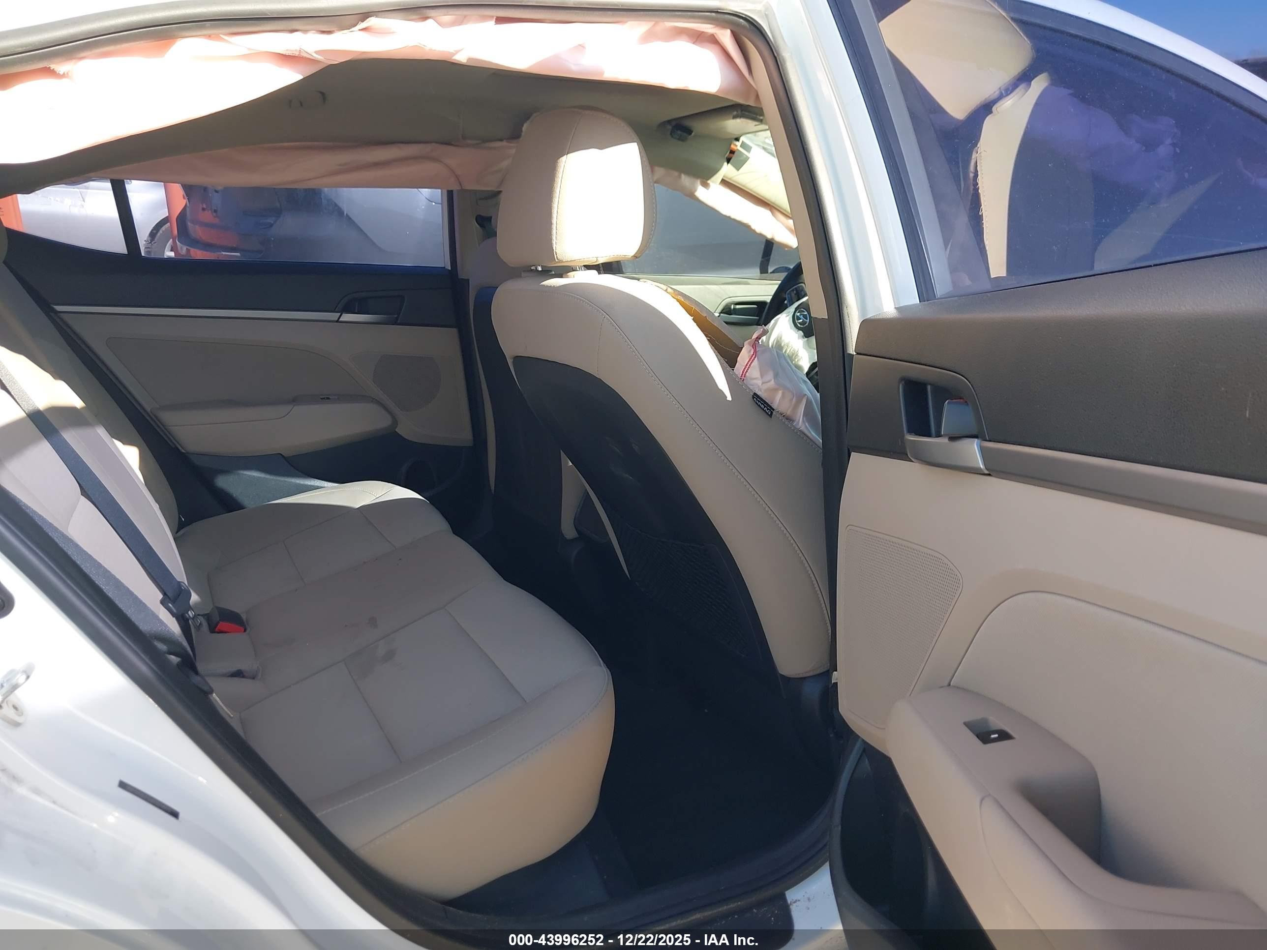 HYUNDAI ELANTRA image 8