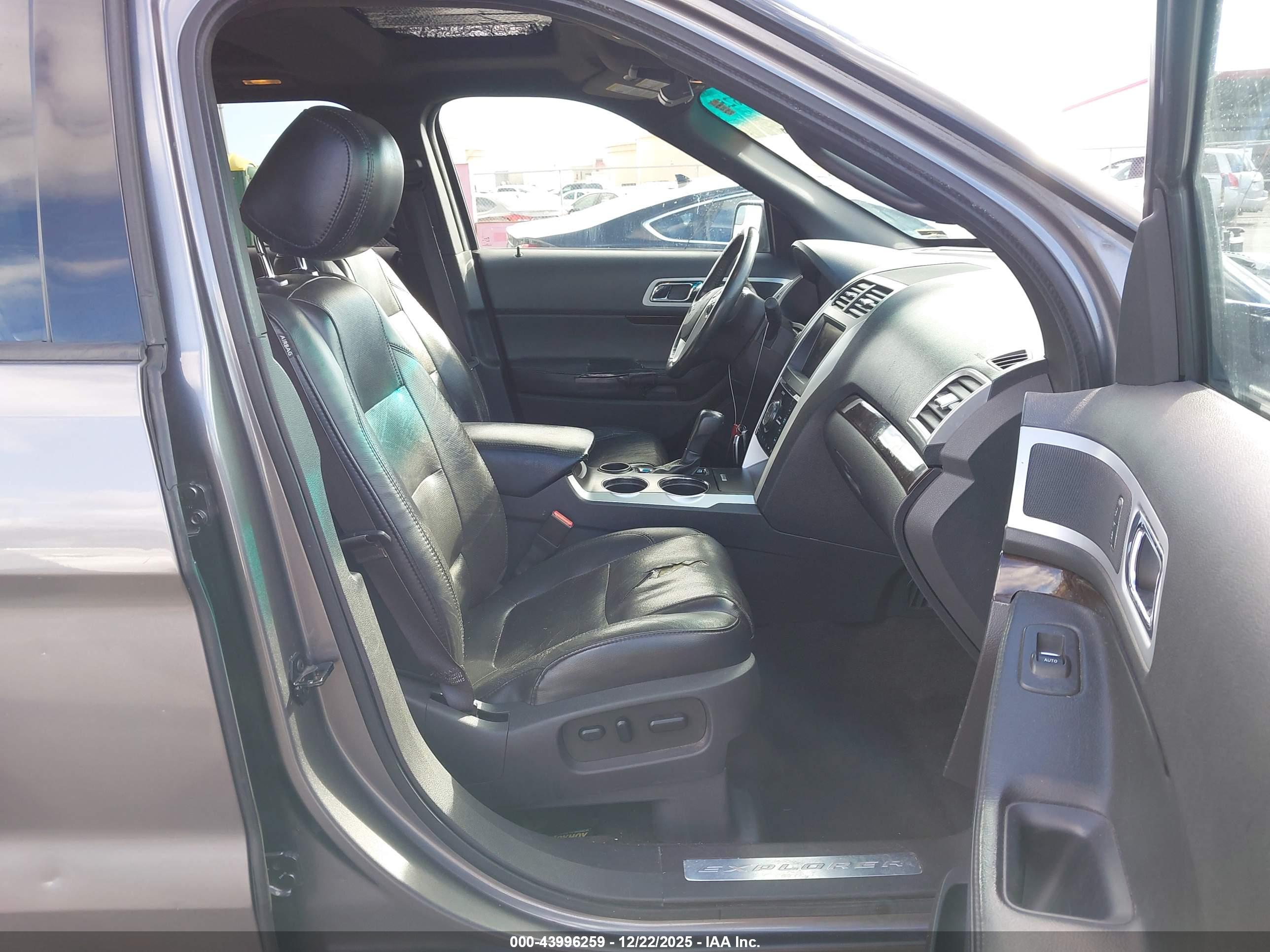 FORD EXPLORER image 5