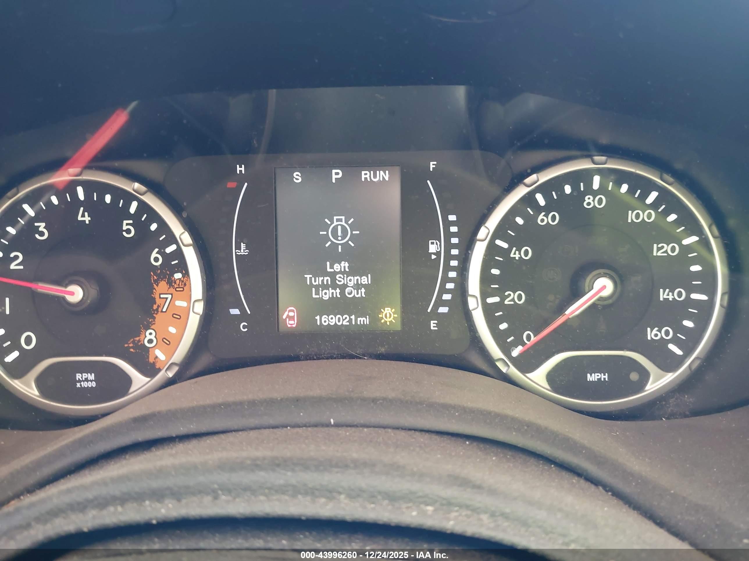 JEEP RENEGADE image 7