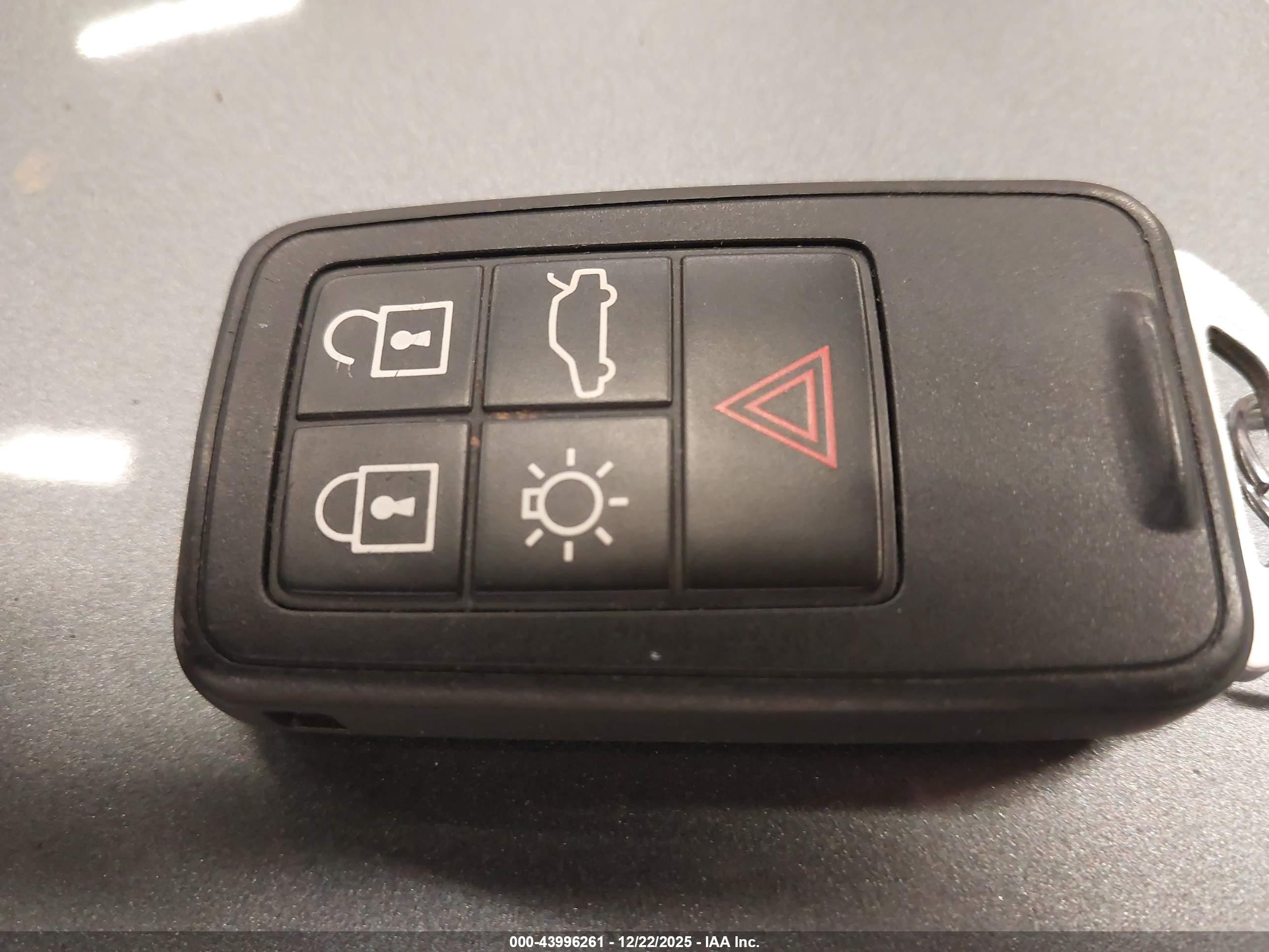 VOLVO XC60 image 11