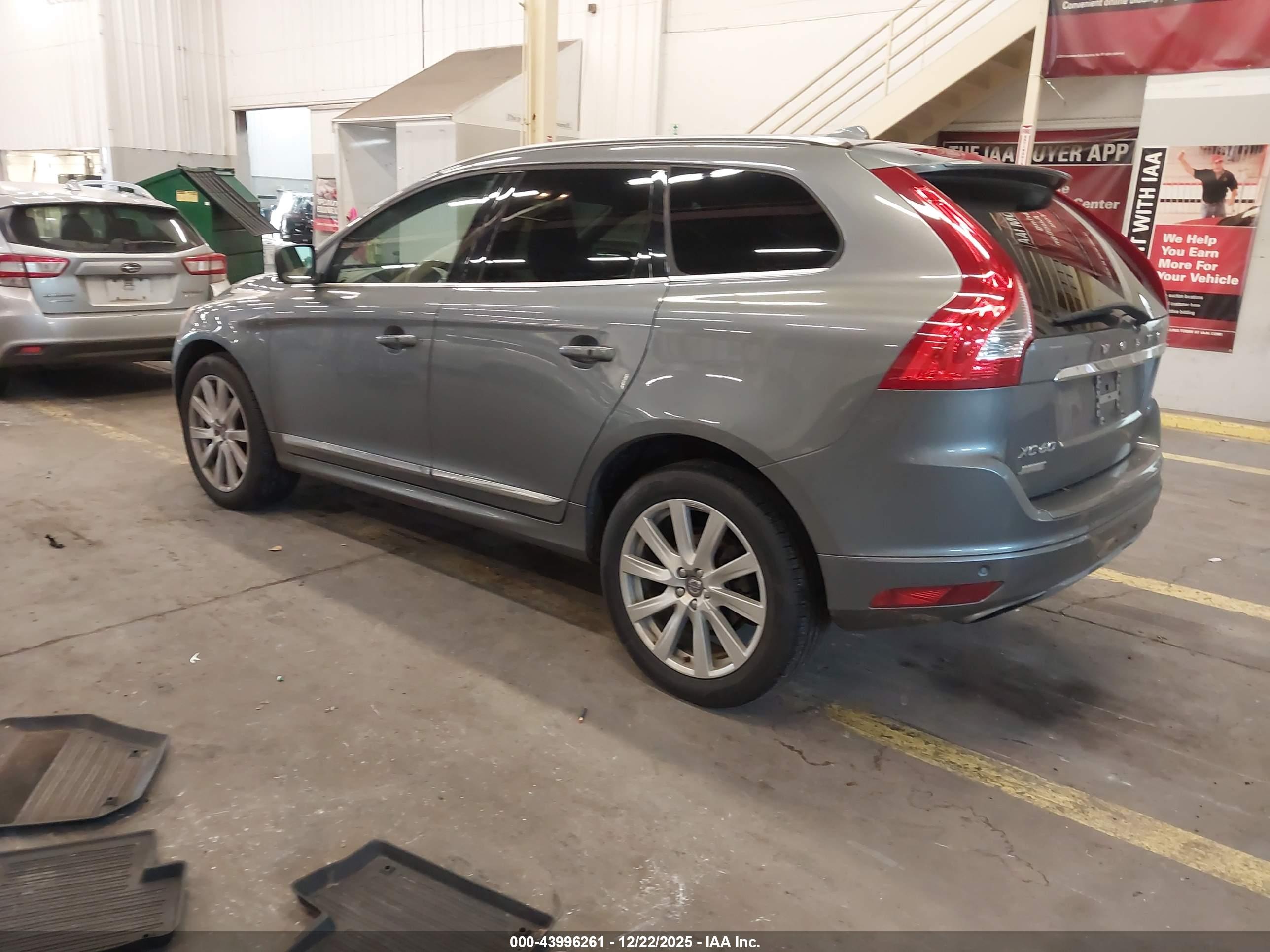 VOLVO XC60 image 3