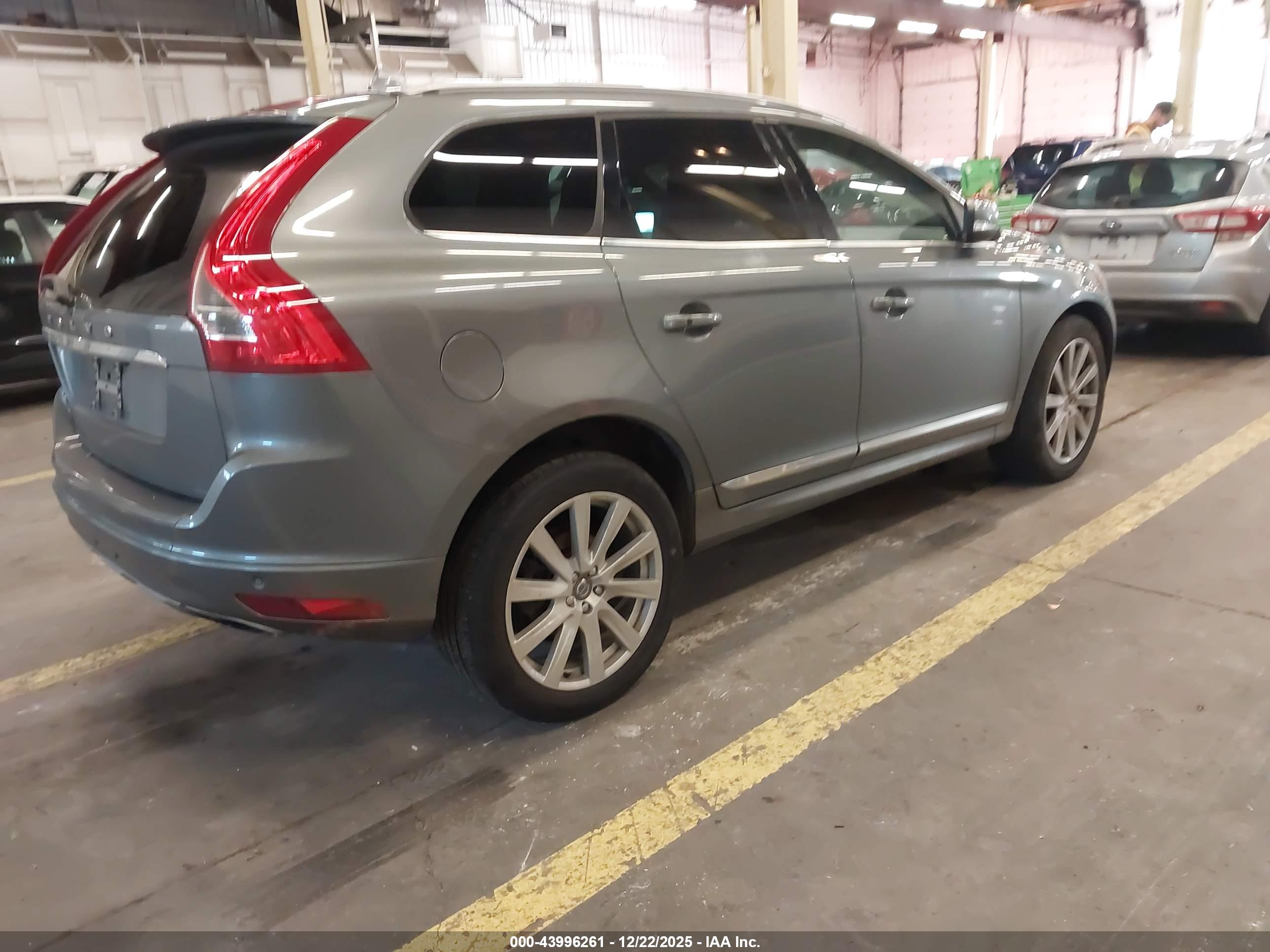 VOLVO XC60 image 4