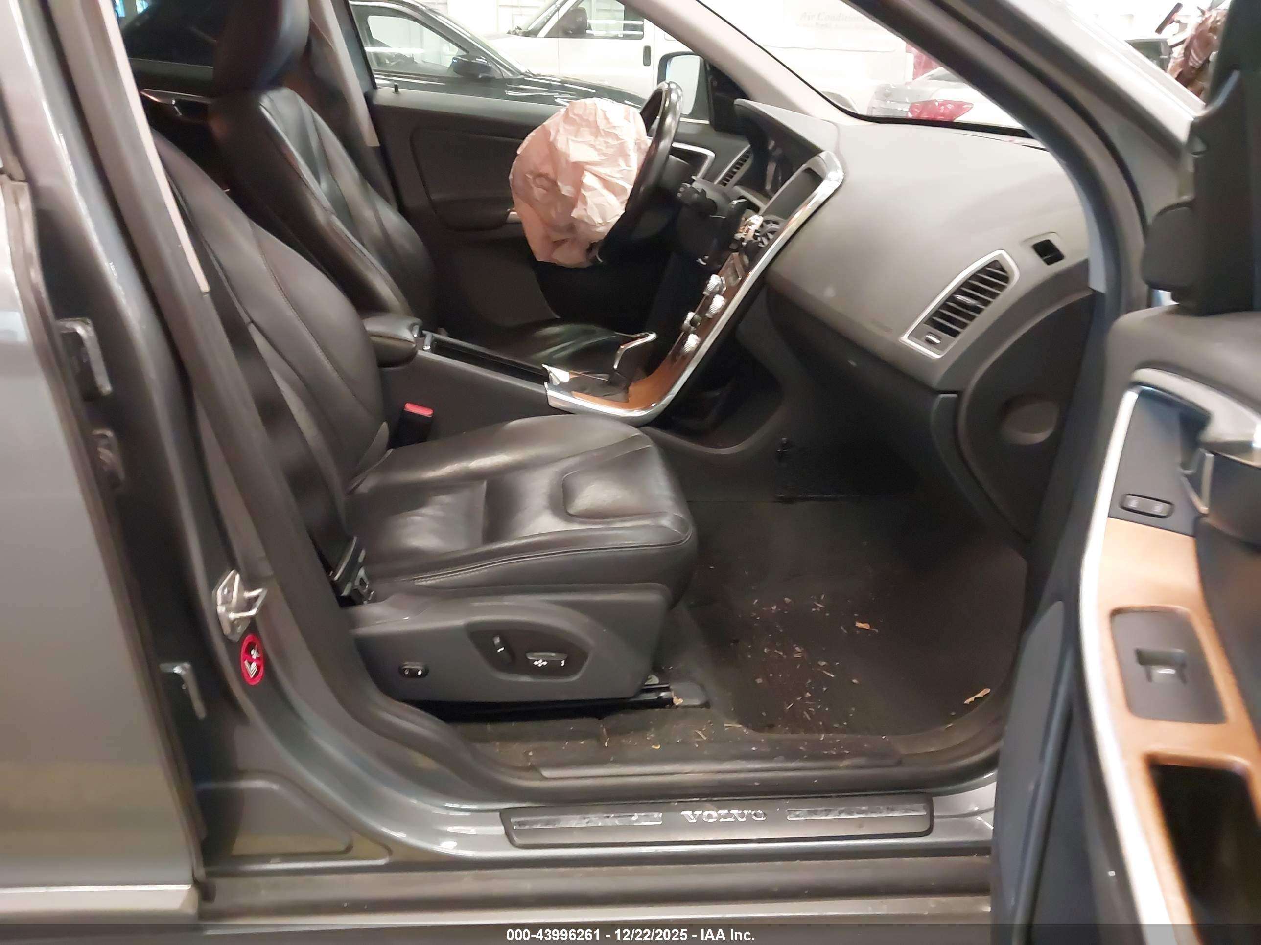 VOLVO XC60 image 5