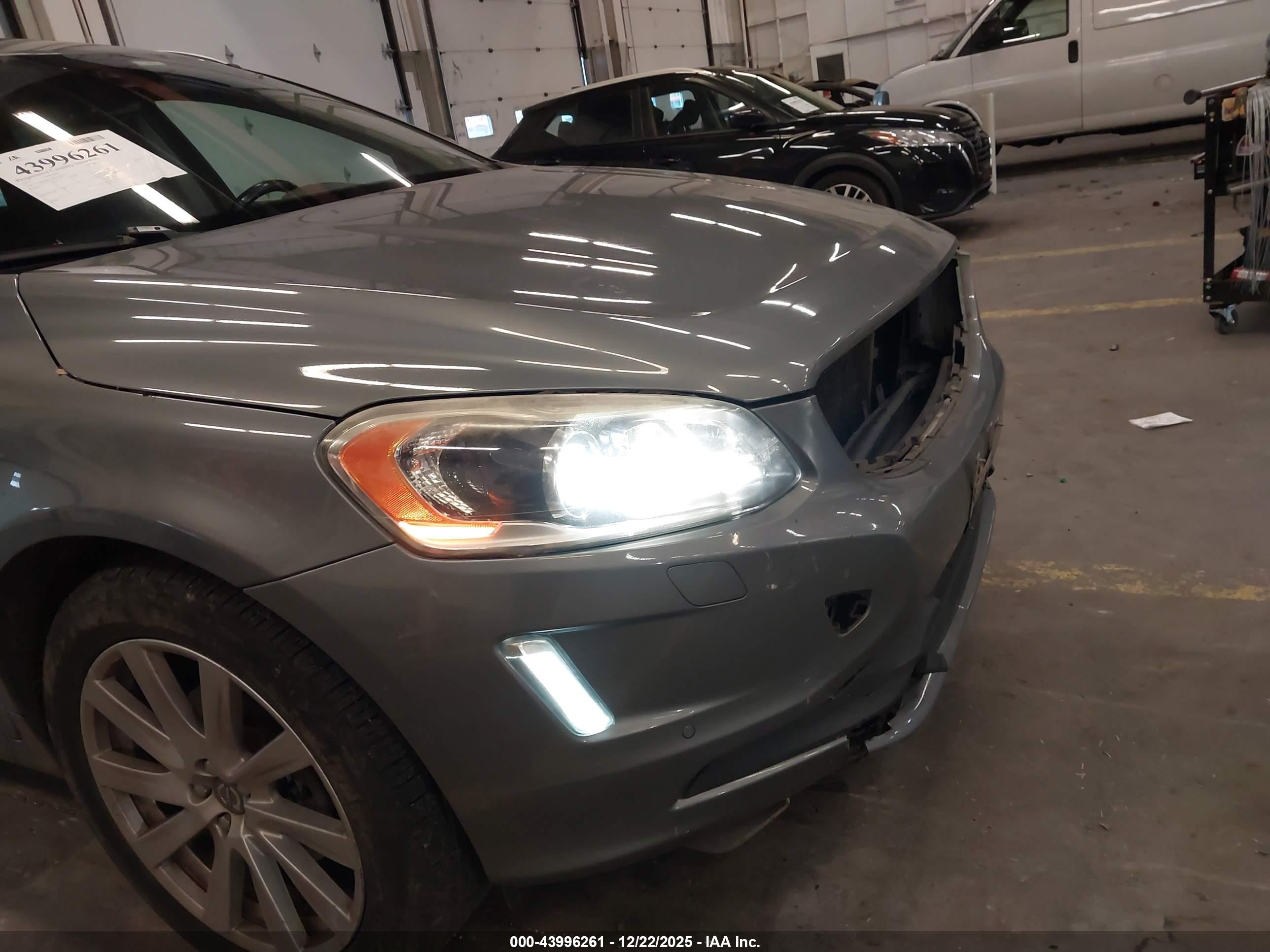 VOLVO XC60 image 6