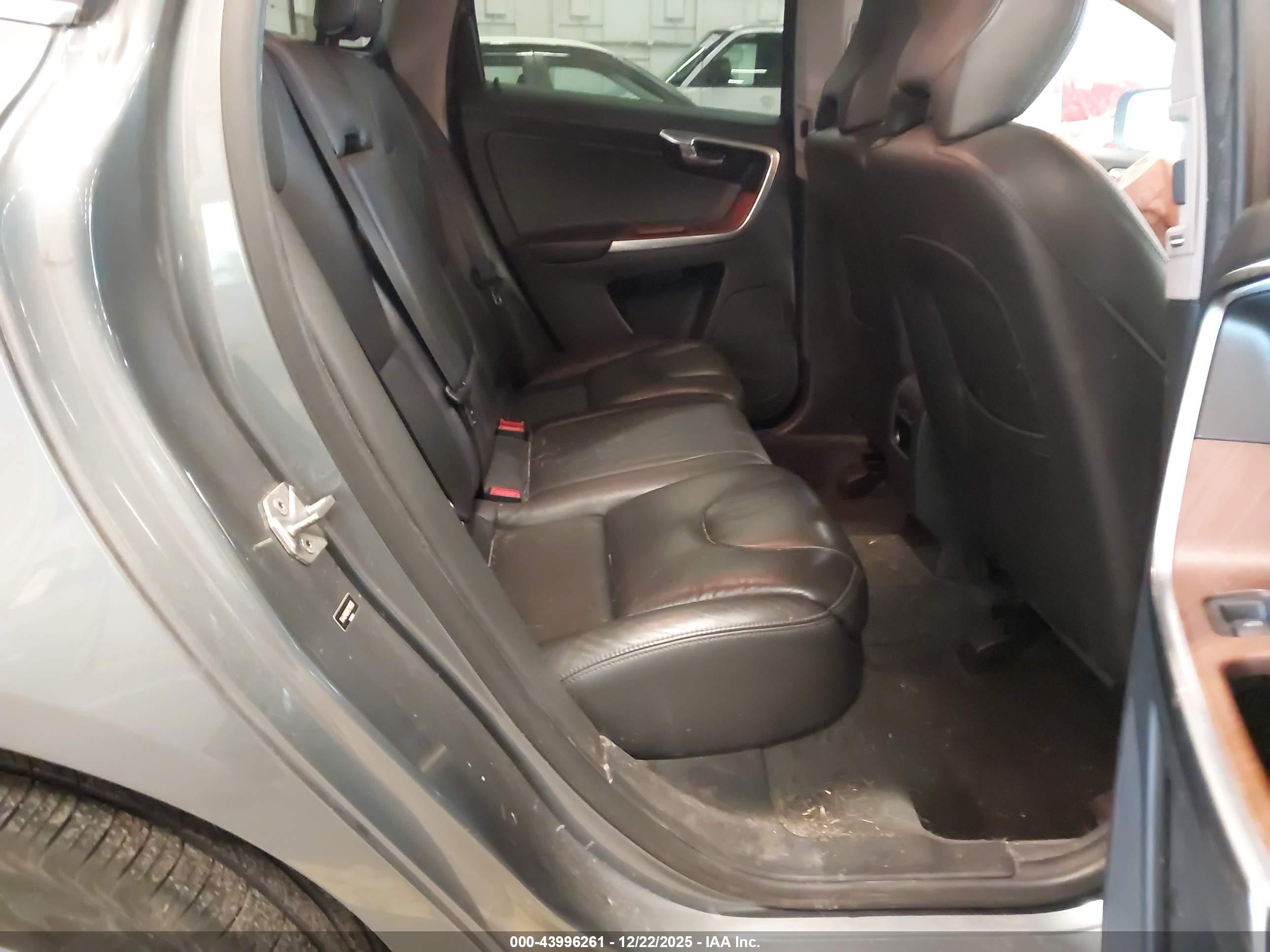 VOLVO XC60 image 8