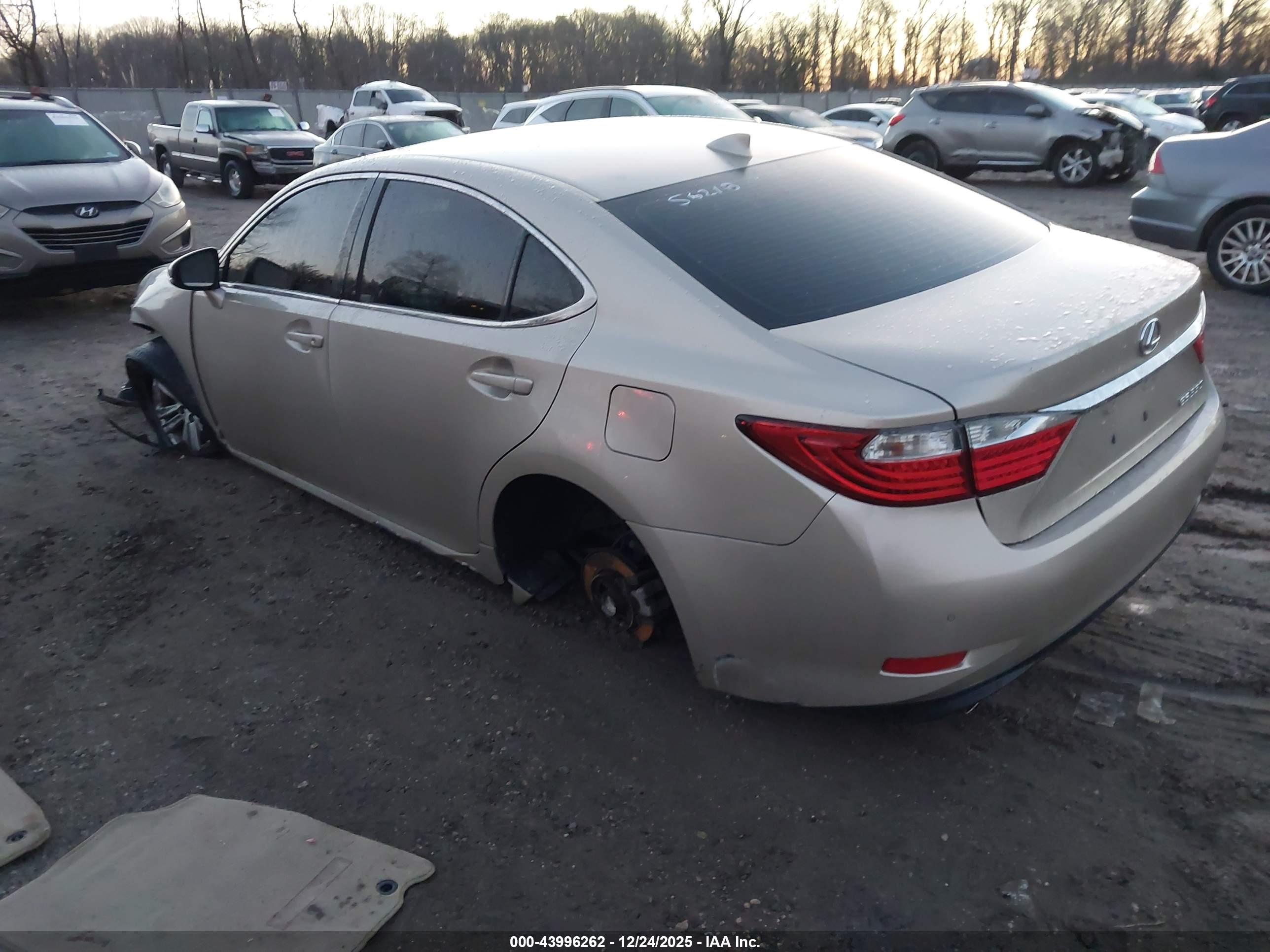 LEXUS ES image 3