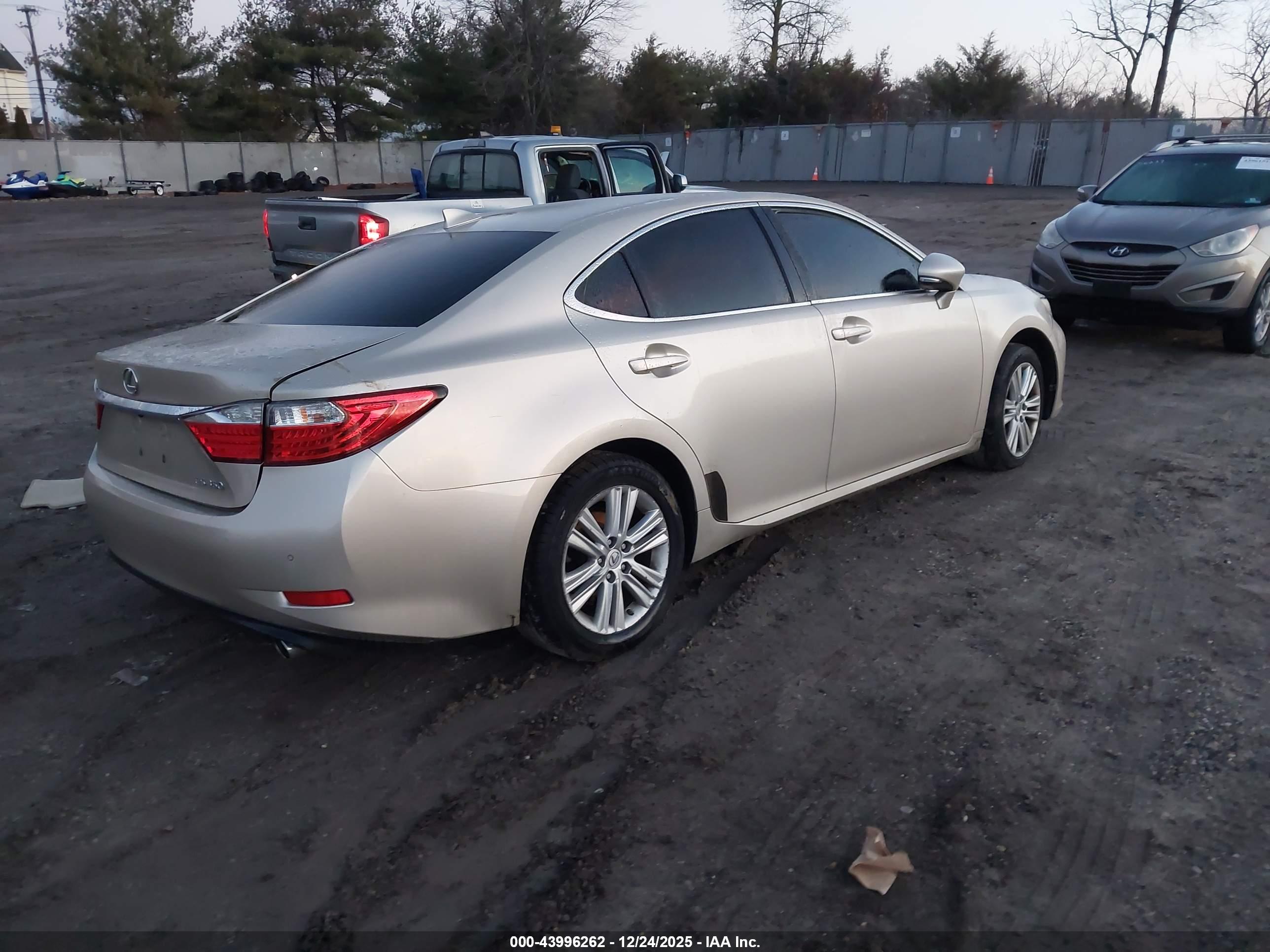LEXUS ES image 4