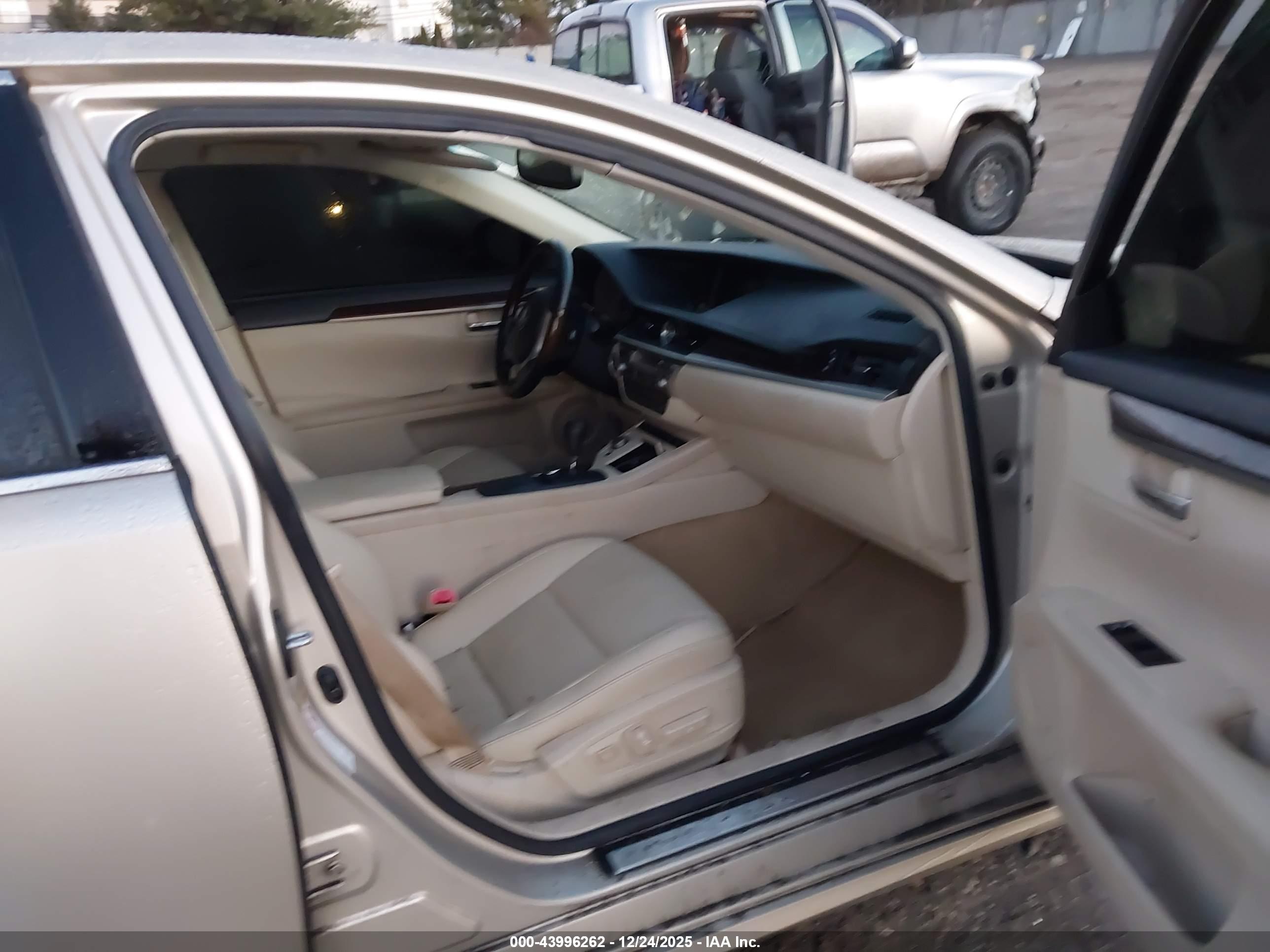 LEXUS ES image 5