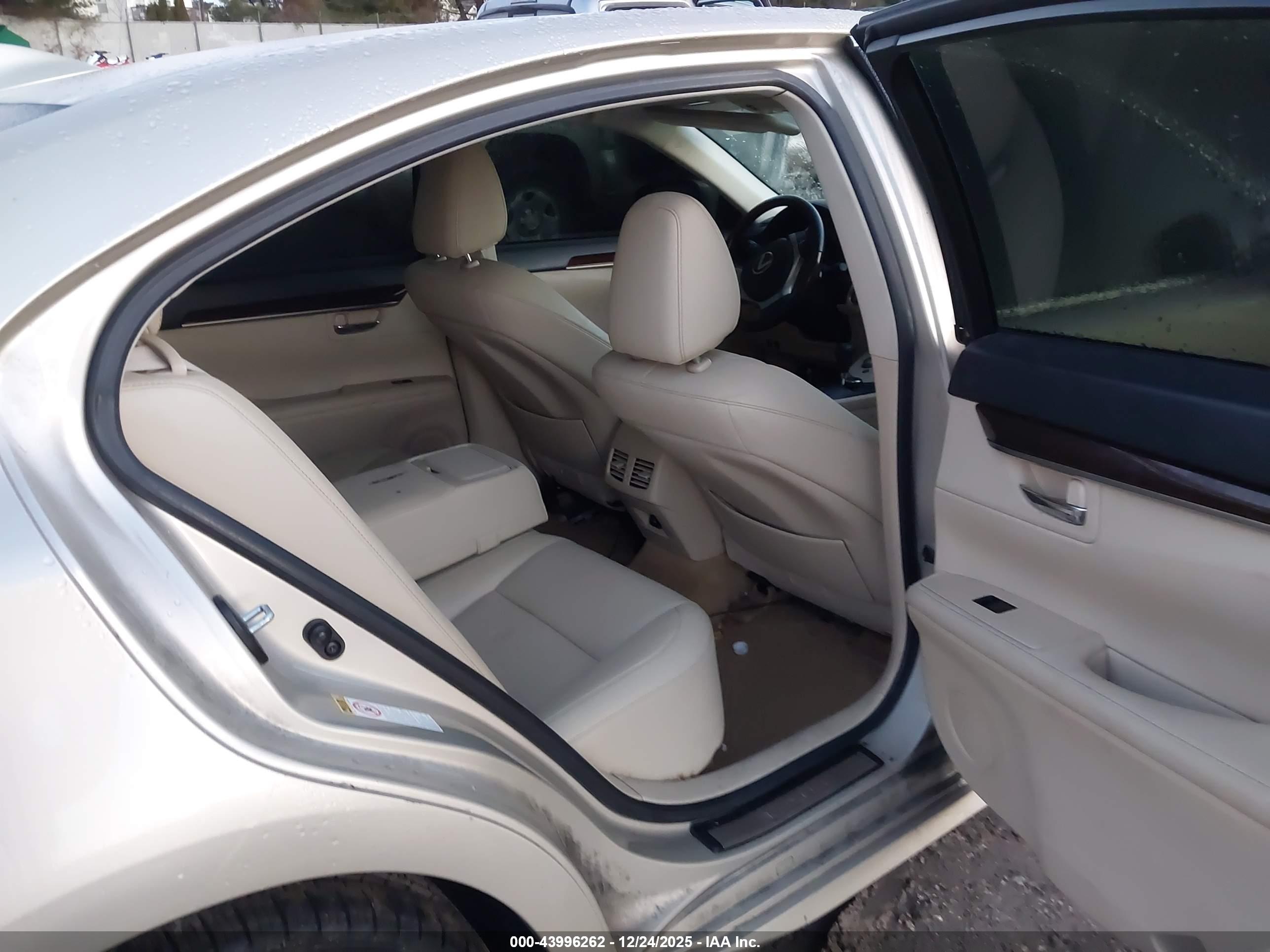 LEXUS ES image 8