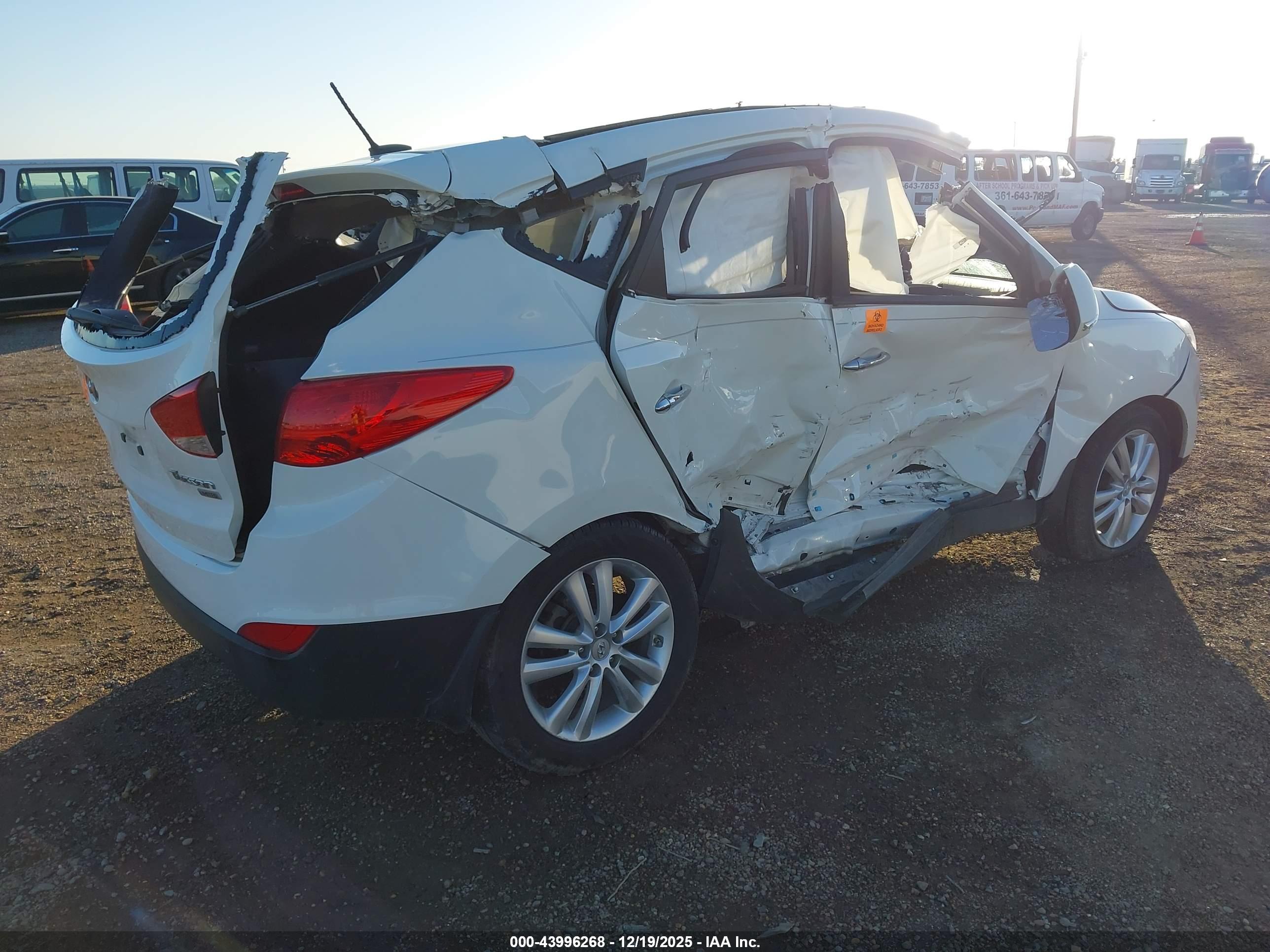 HYUNDAI TUCSON image 4