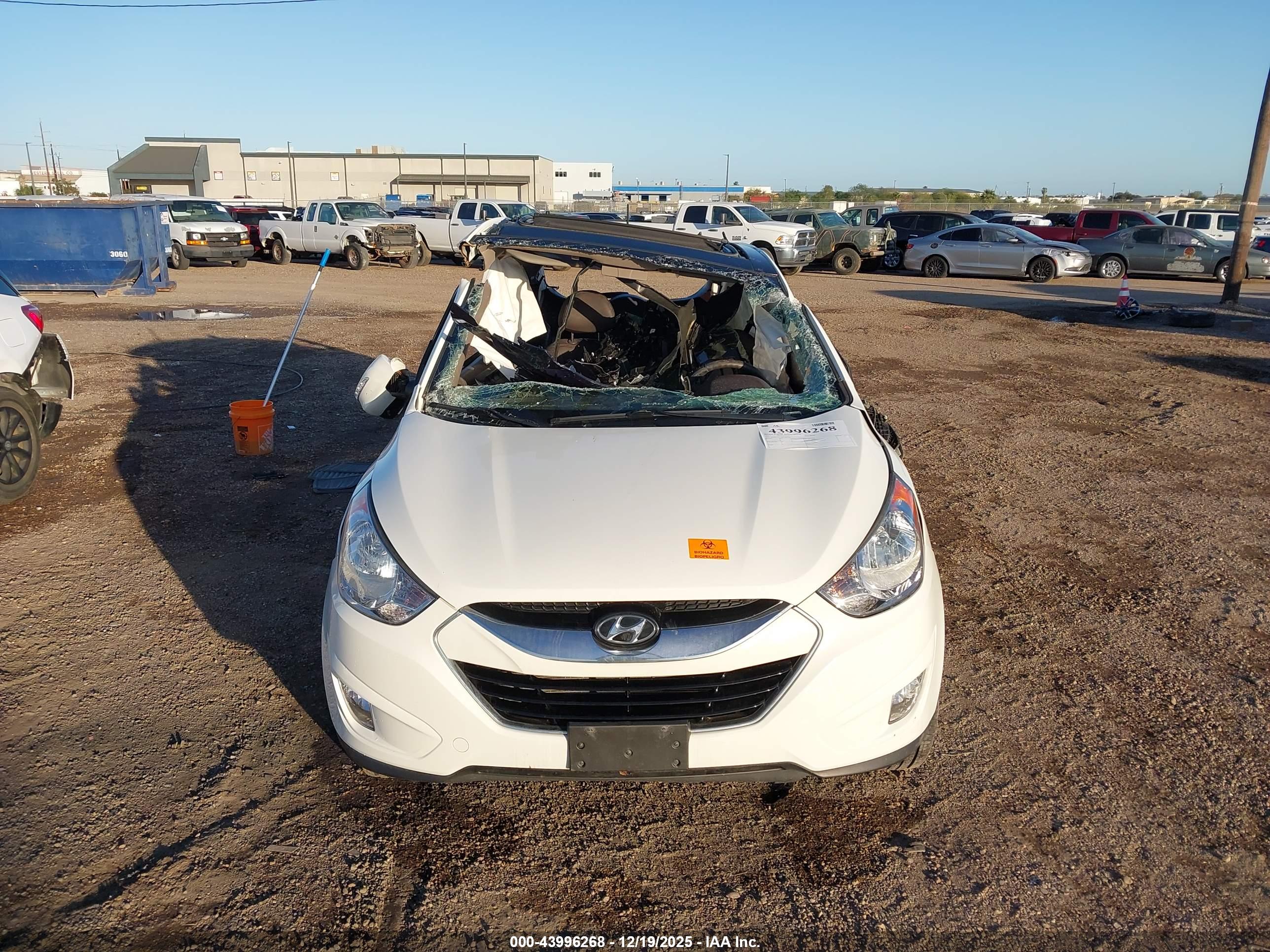 HYUNDAI TUCSON image 6