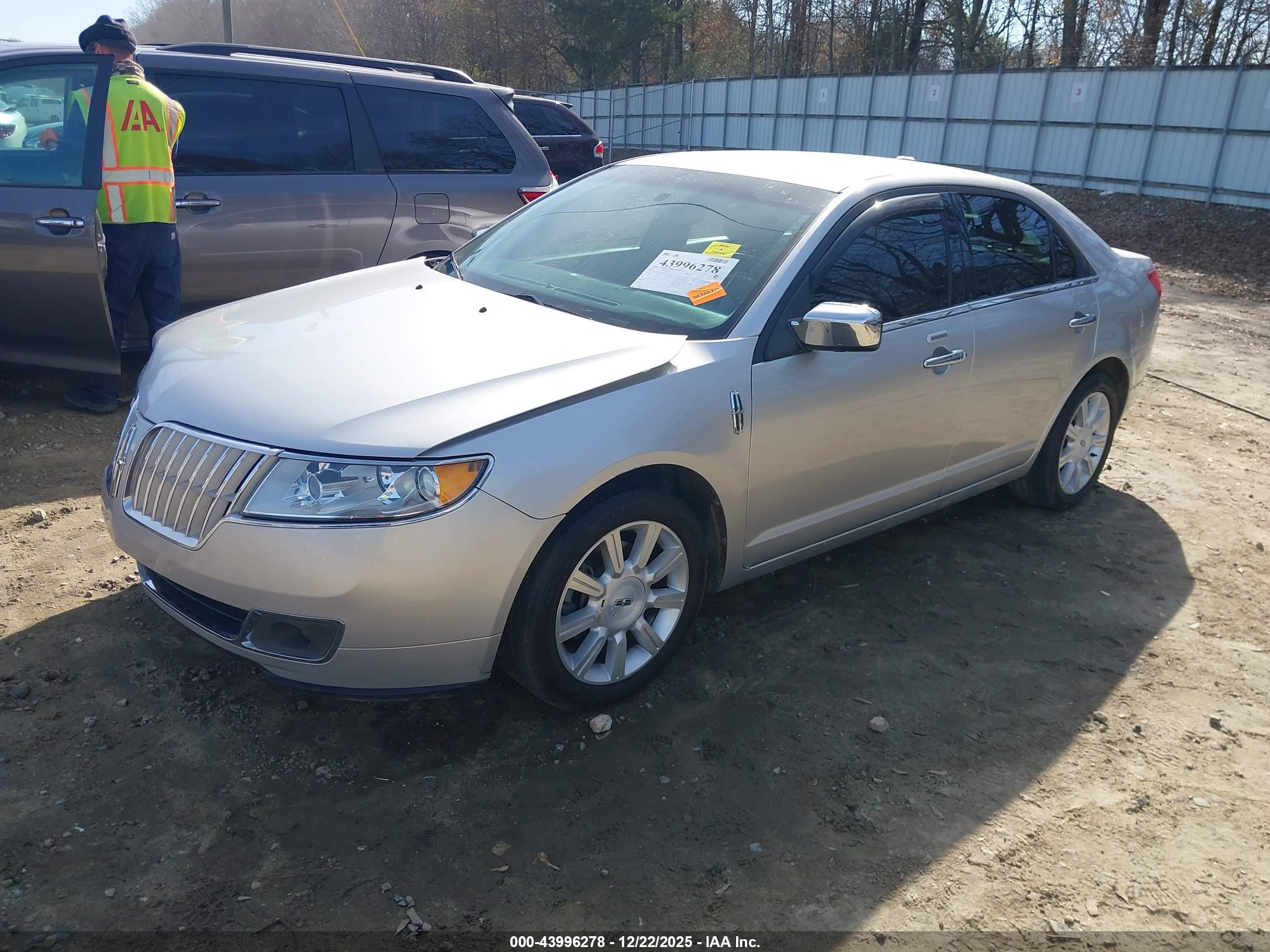 LINCOLN MKZ image 2