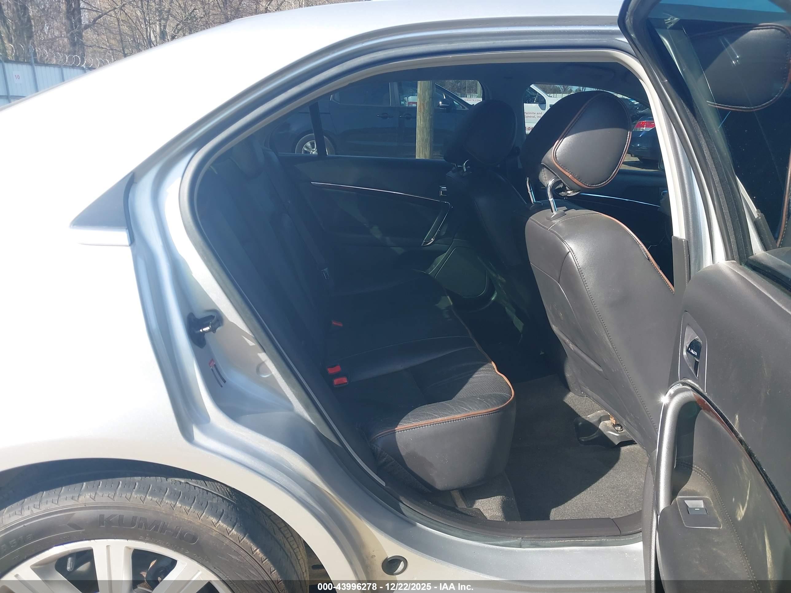 LINCOLN MKZ image 8