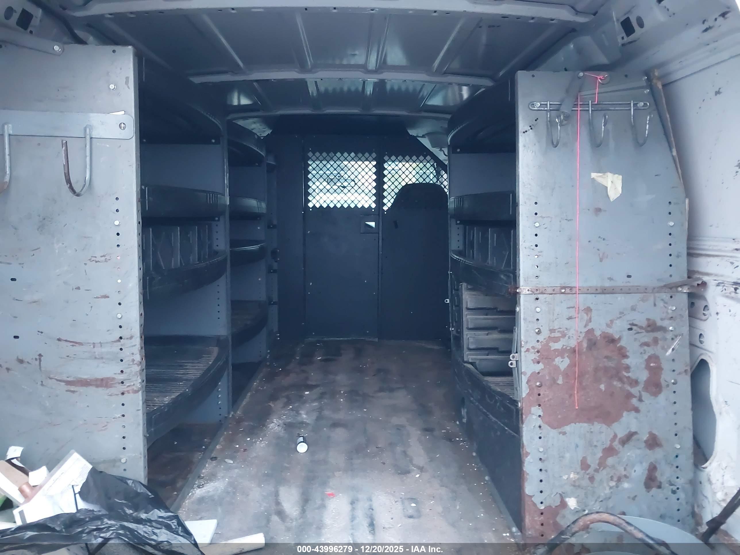FORD E-250 image 8
