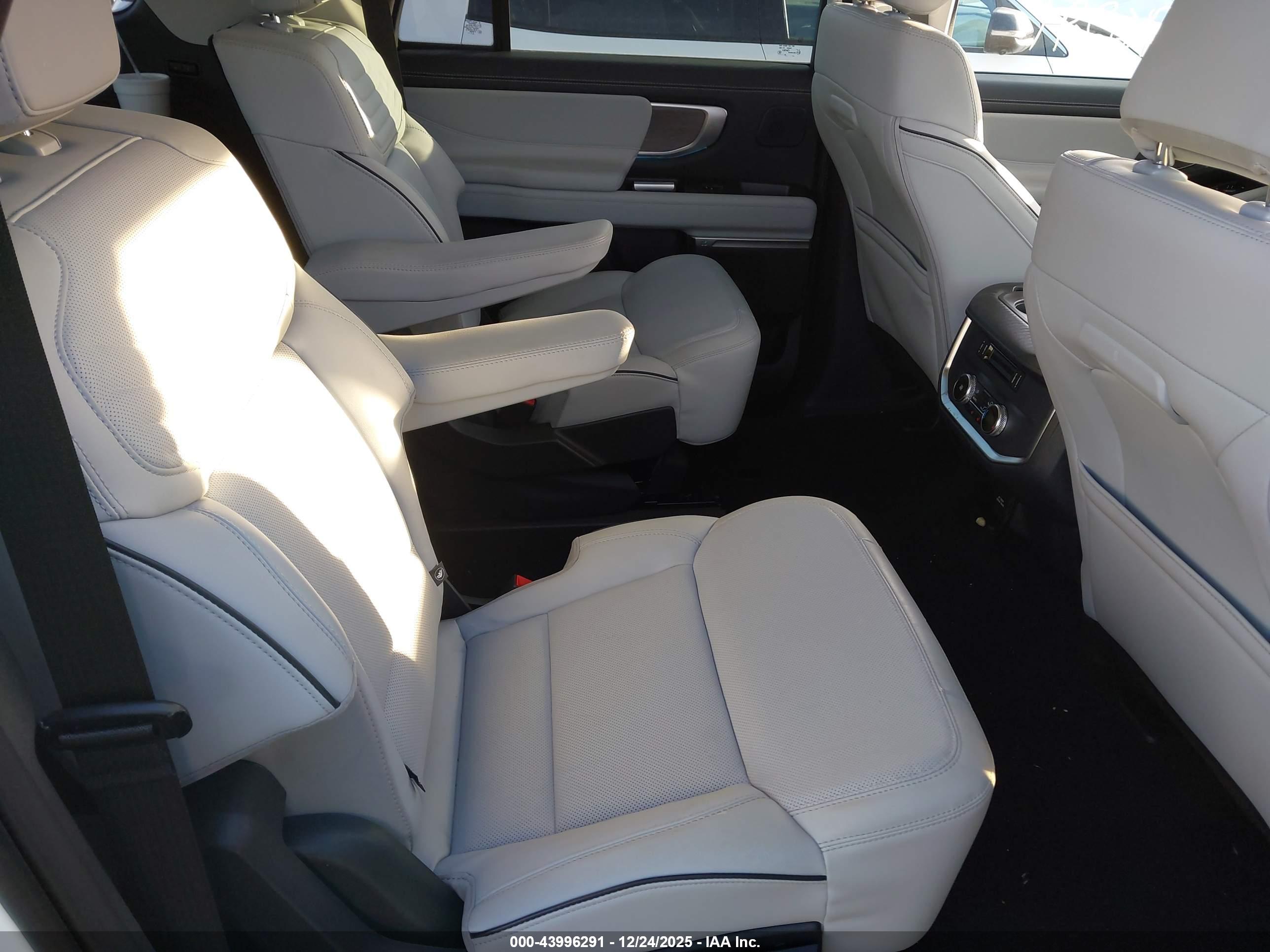 FORD EXPEDITION image 8