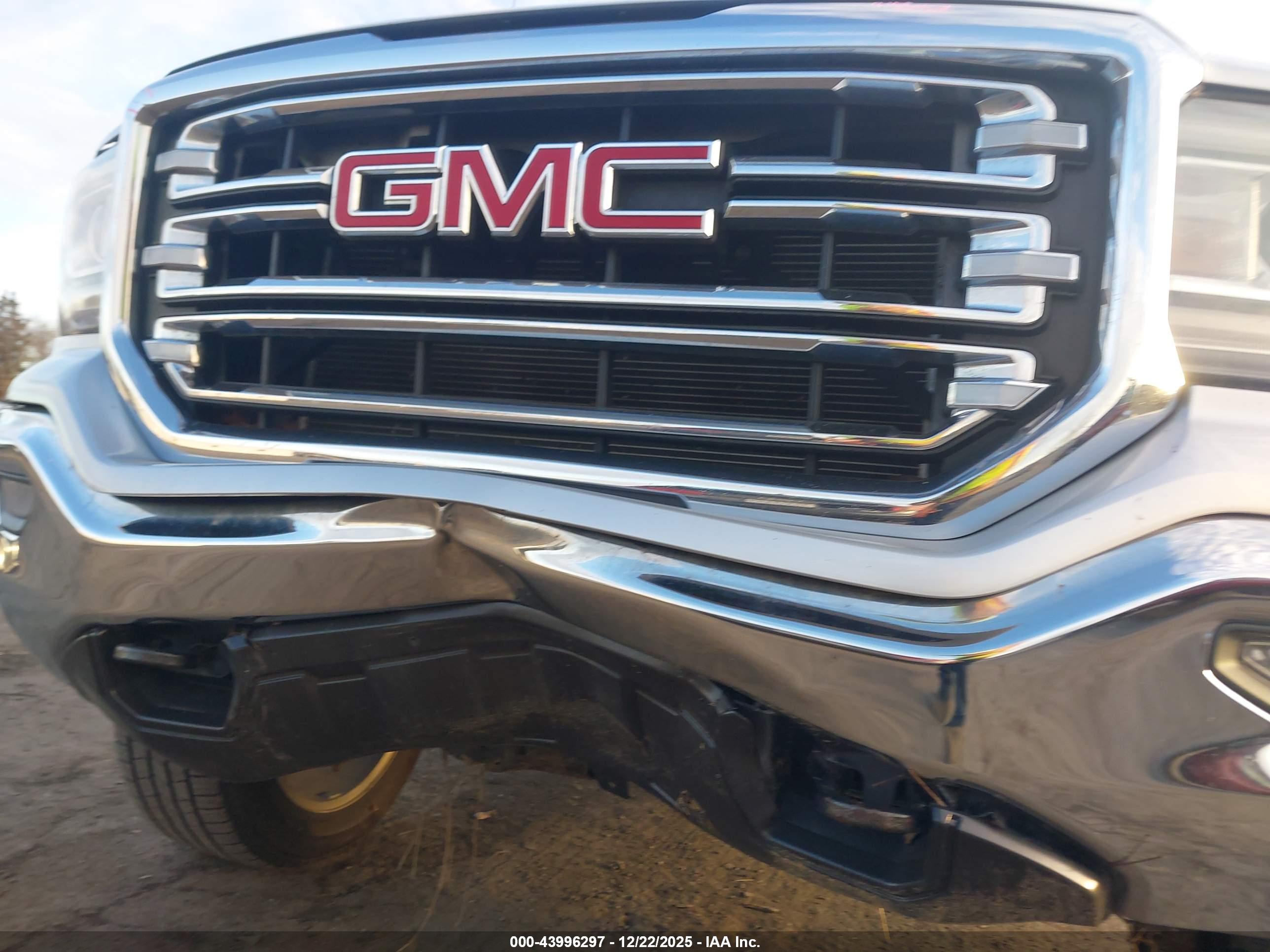GMC SIERRA image 6