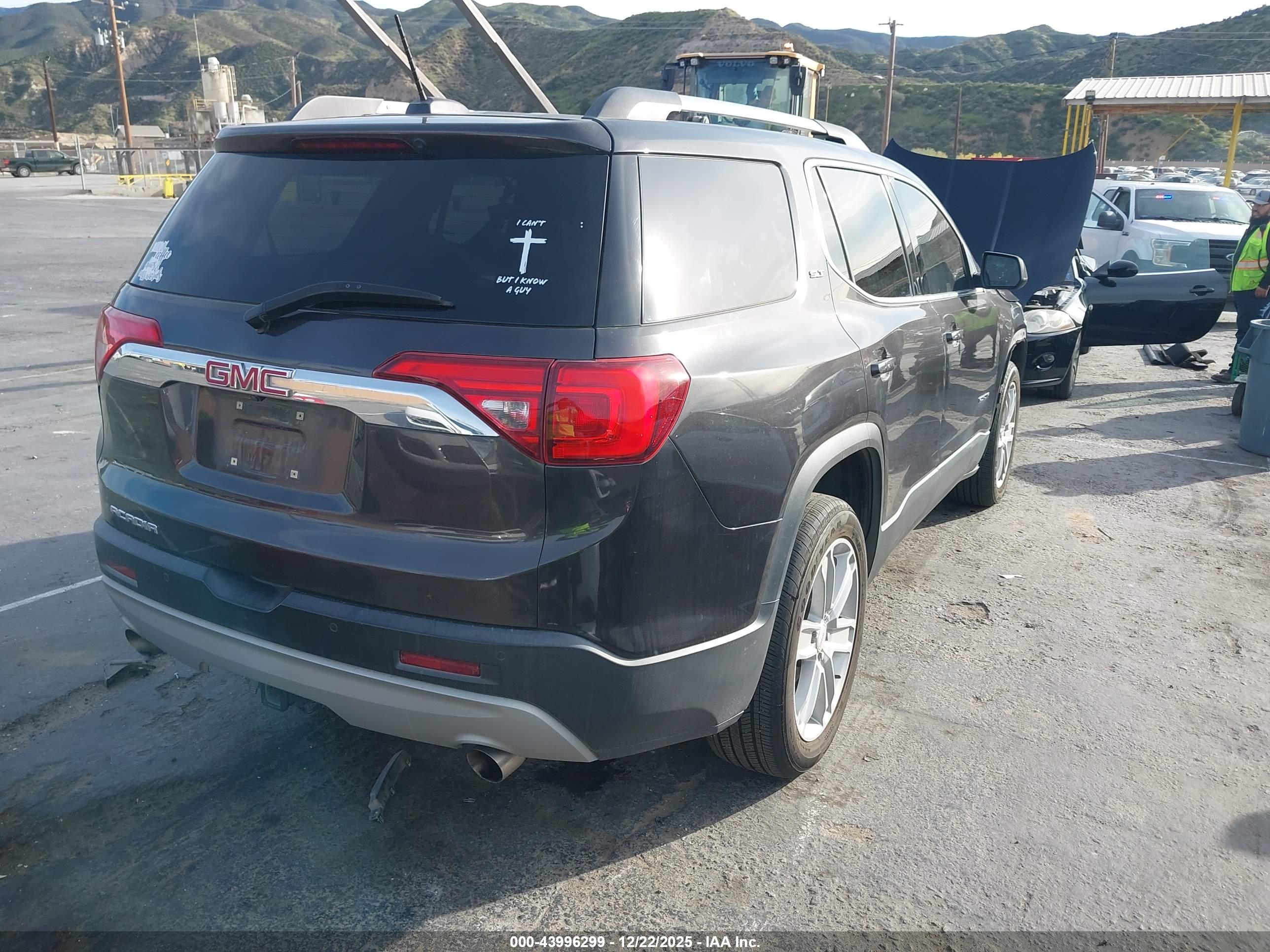 GMC ACADIA image 4