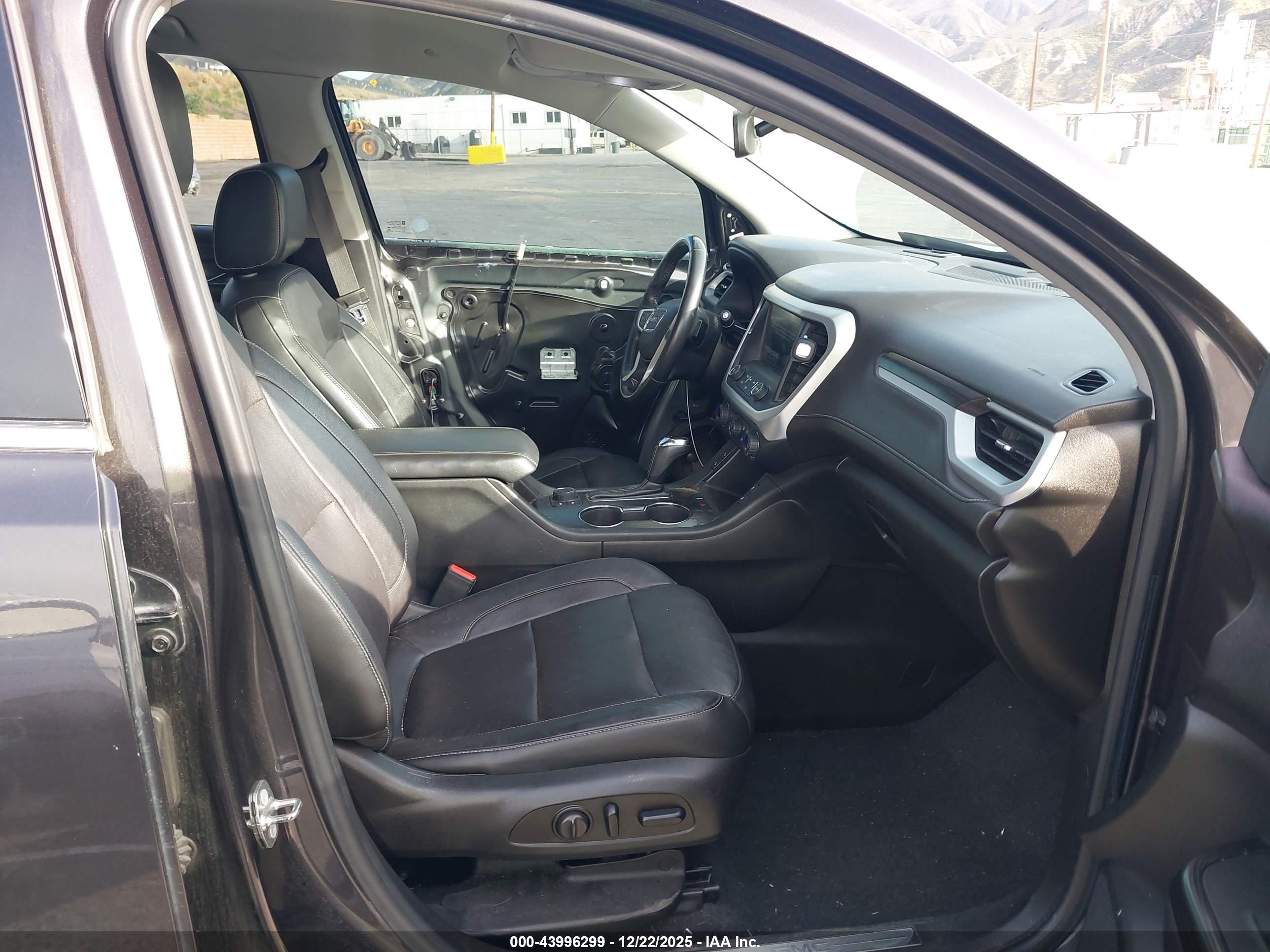 GMC ACADIA image 5