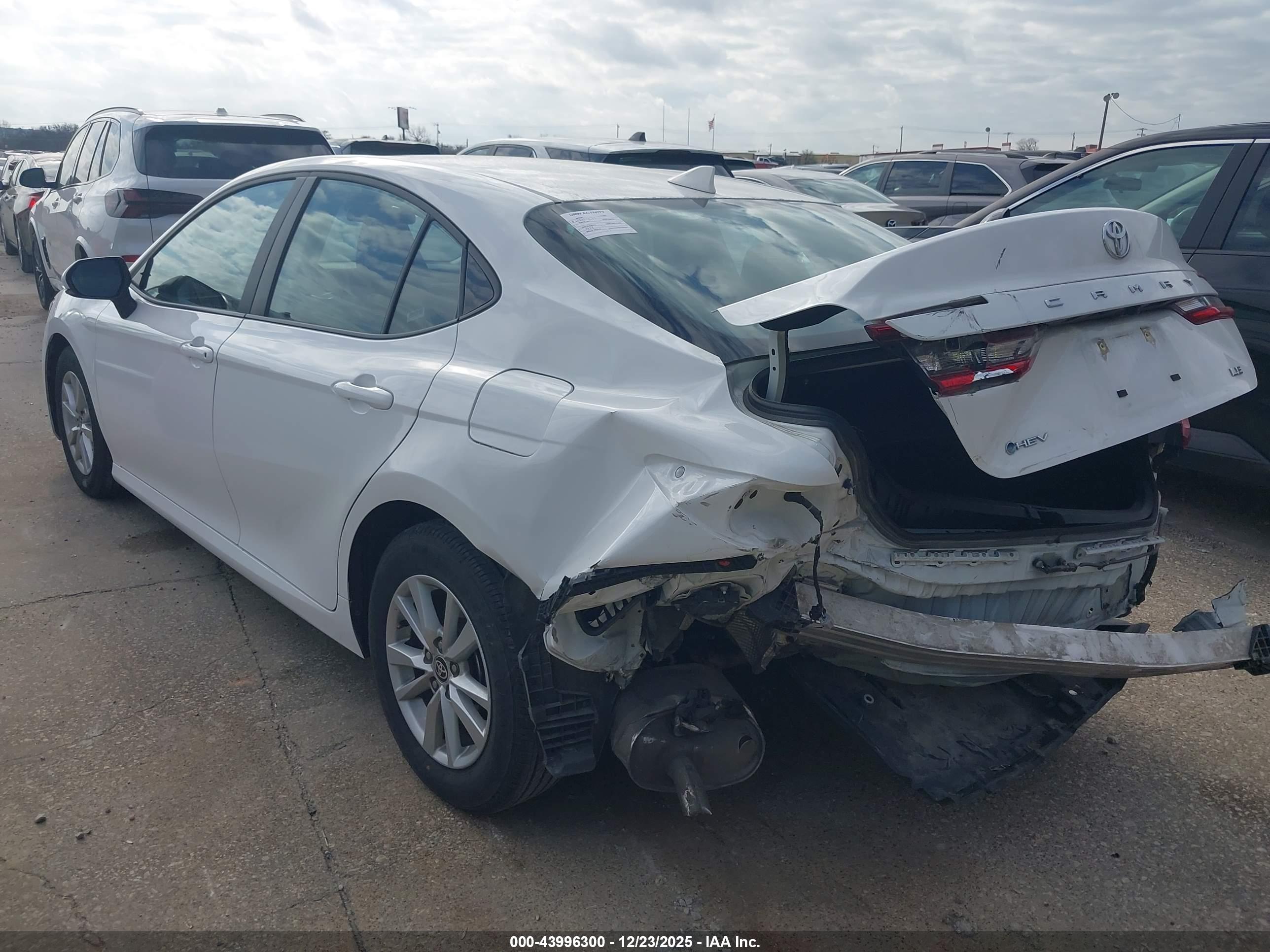 TOYOTA CAMRY image 3