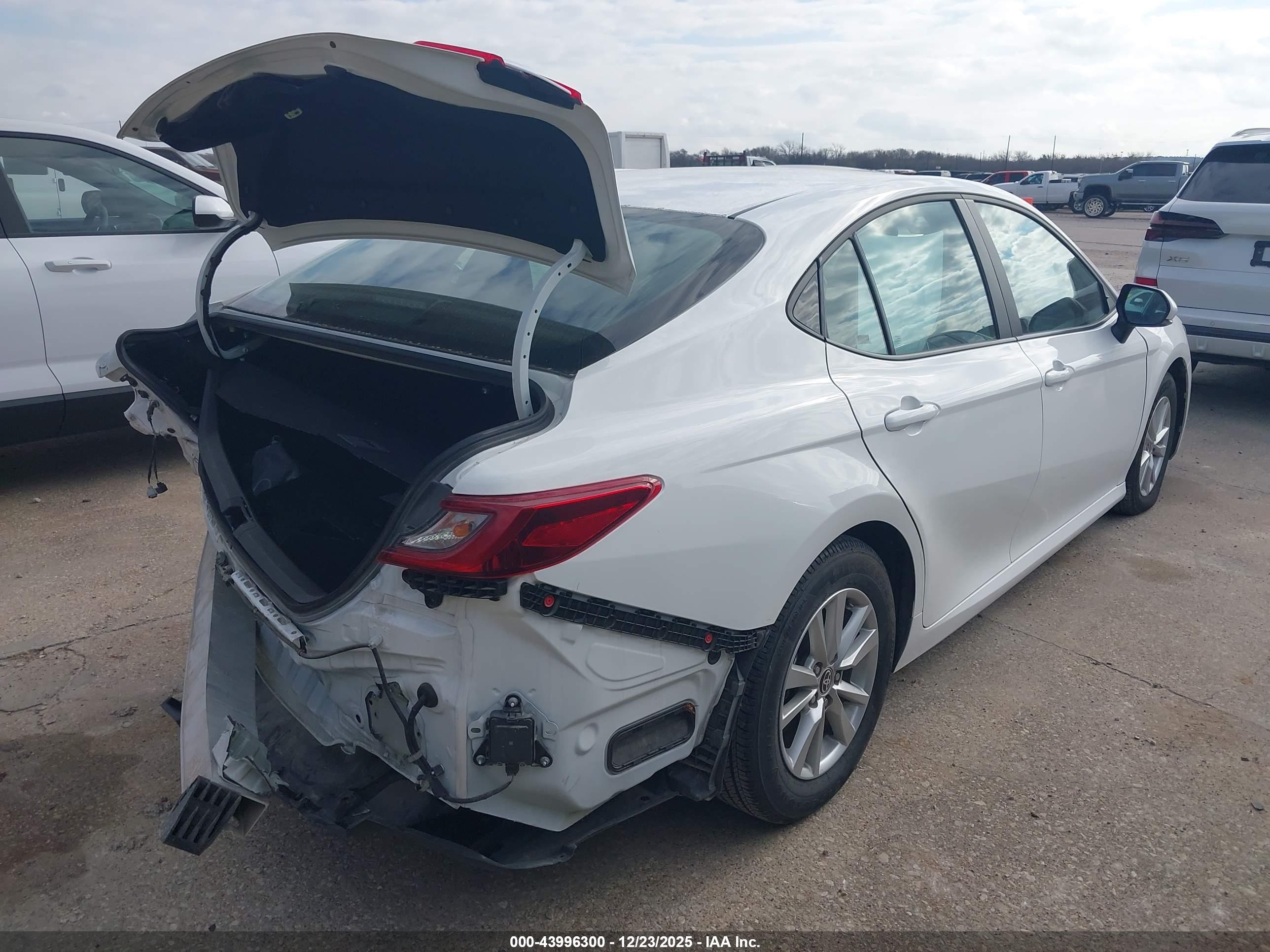 TOYOTA CAMRY image 4