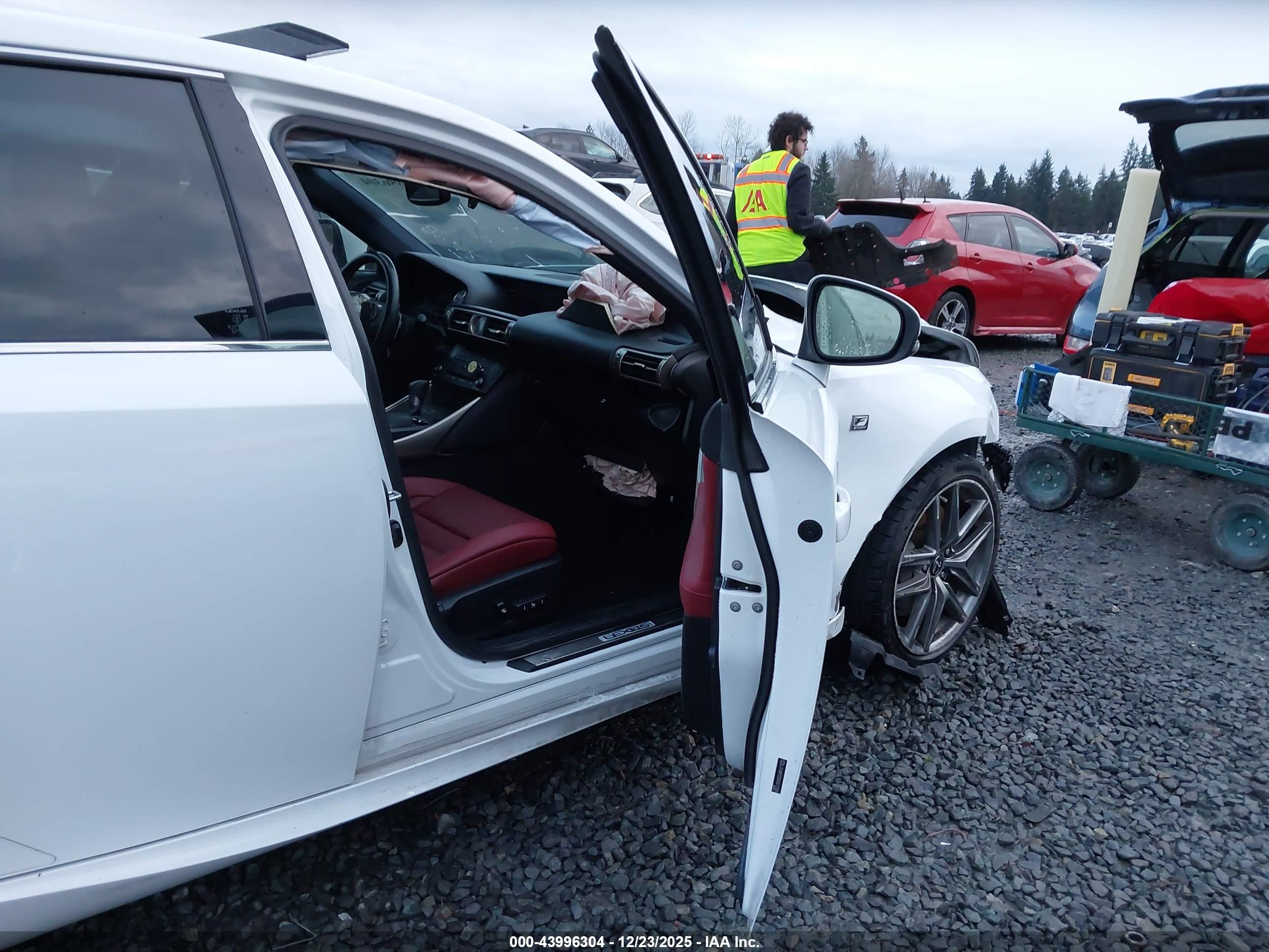 LEXUS IS image 5